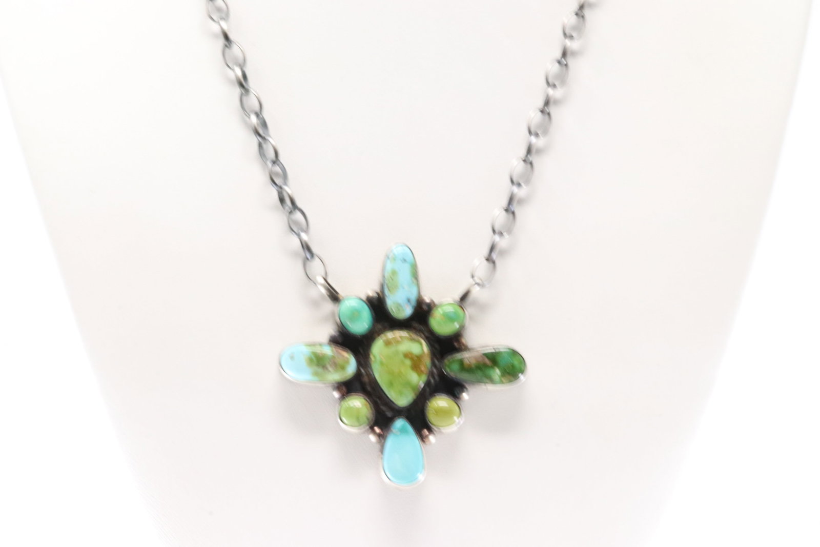 Native America Navajo Sterling Silver Sonora Gold Turquoise Necklace By Wilson Dawes.: This is a Native America Navajo Sterling Silver Sonora Gold Turquoise Necklace By Wilson Dawes. Stamp WD. Necklace Length: 16.00.