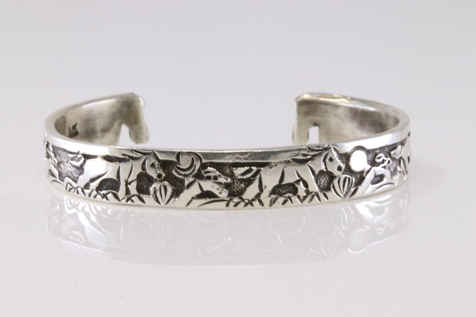Native America Navajo Sterling Silver Horse Storyteller Bracelet Cuff By Lloyd Becenti. (1 of 4)