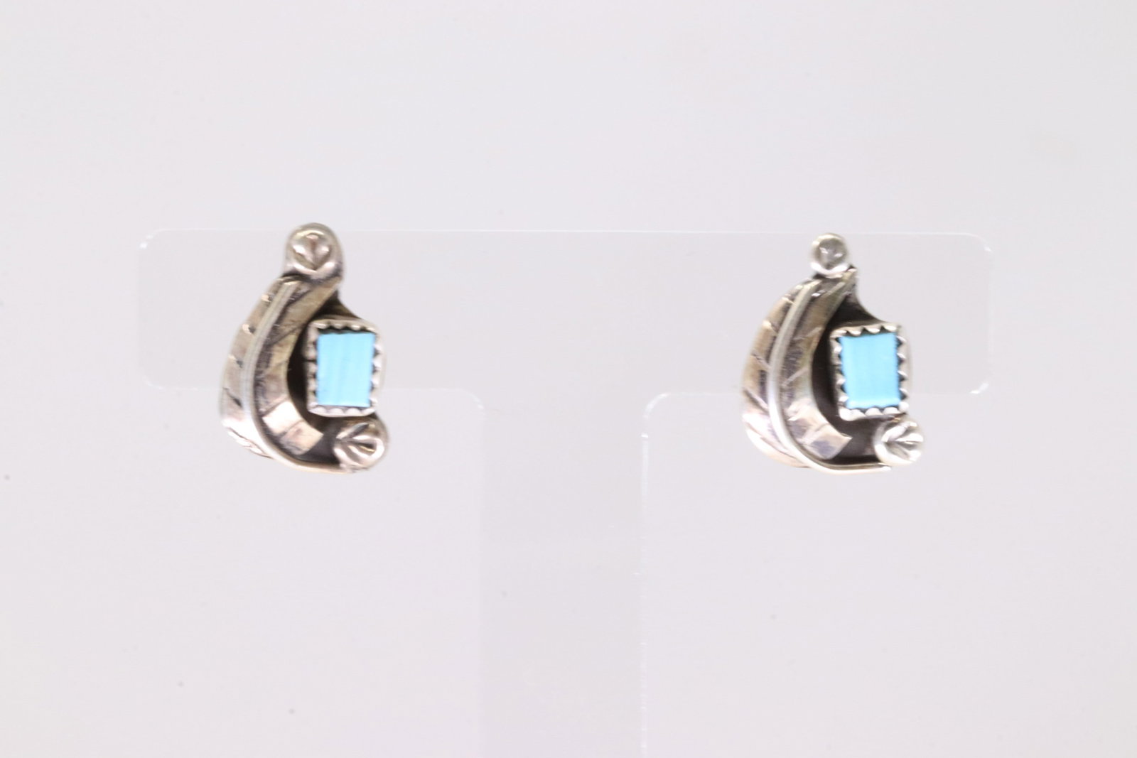 Native America Navajo Sterling Silver Turquoise Post Earring's By AL.: This is a Native America Navajo Sterling Silver Turquoise Post Earring's By AL. Stamp AL.
