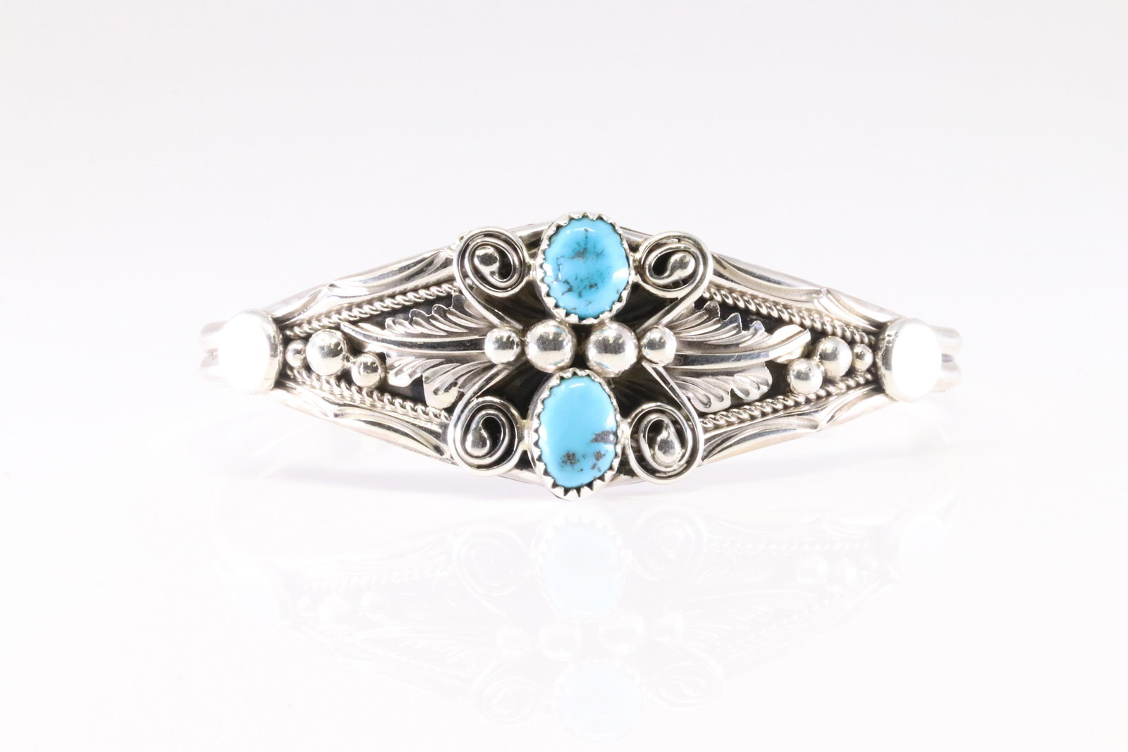 Native America Navajo Sterling Silver Kingman Turquoise Bracelet Cuff By Larry Mccorkey.: This is a Native America Navajo Sterling Silver Kingman Turquoise Bracelet Cuff By Larry Mccorkey. Stamp LM.