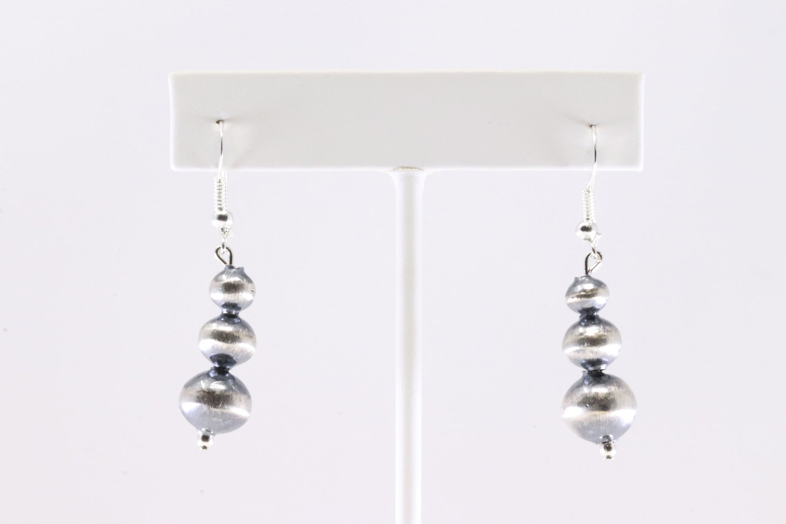 America Sterling Silver Pearl Beaded Dangling Earring's.: This is a America Sterling Silver Pearl Beaded Dangling Earring's.