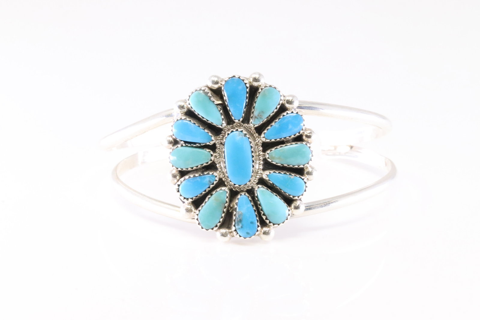 Native America Zuni Sterling Silver Kingman Turquoise Bracelet Cuff By Alicia Wilson.: This is a Native America Zuni Sterling Silver Kingman Turquoise Bracelet Cuff By Alicia Wilson. Stamp AJW.