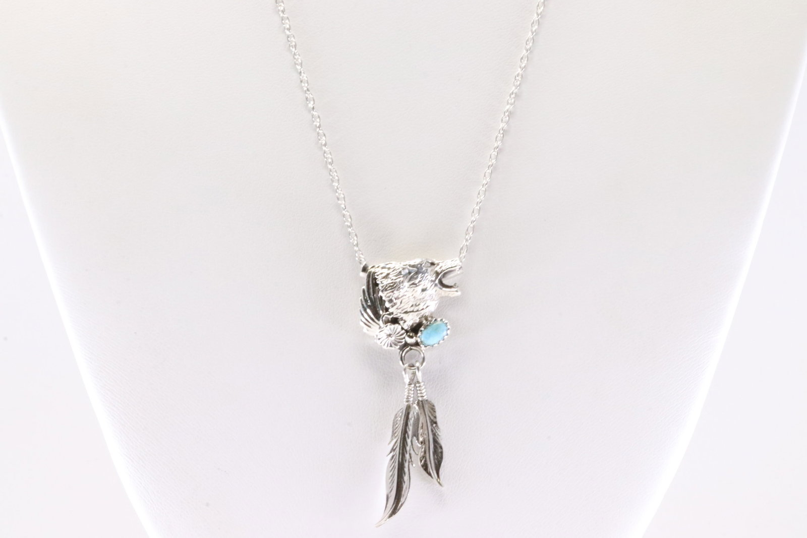 America Sterling Silver Turquoise Wolf & Feather Pendant with A 925 Necklace.: This is a America Sterling Silver Turquoise Wolf & Feather Pendant with A 925 Necklace. Necklace length: 18.00"