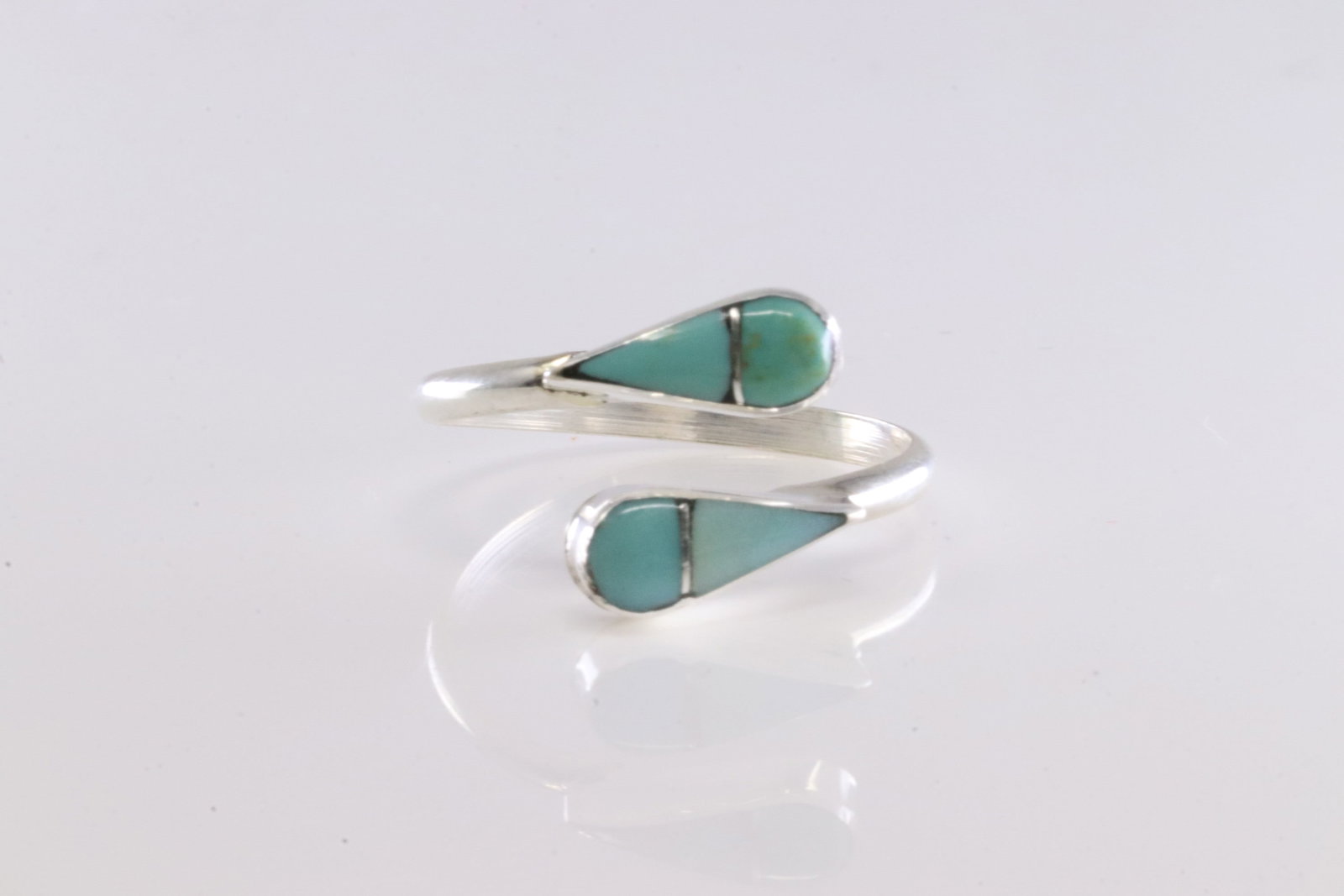 Native America Zuni Sterling Silver Turquoise Inlay Ring. (1 of 4)