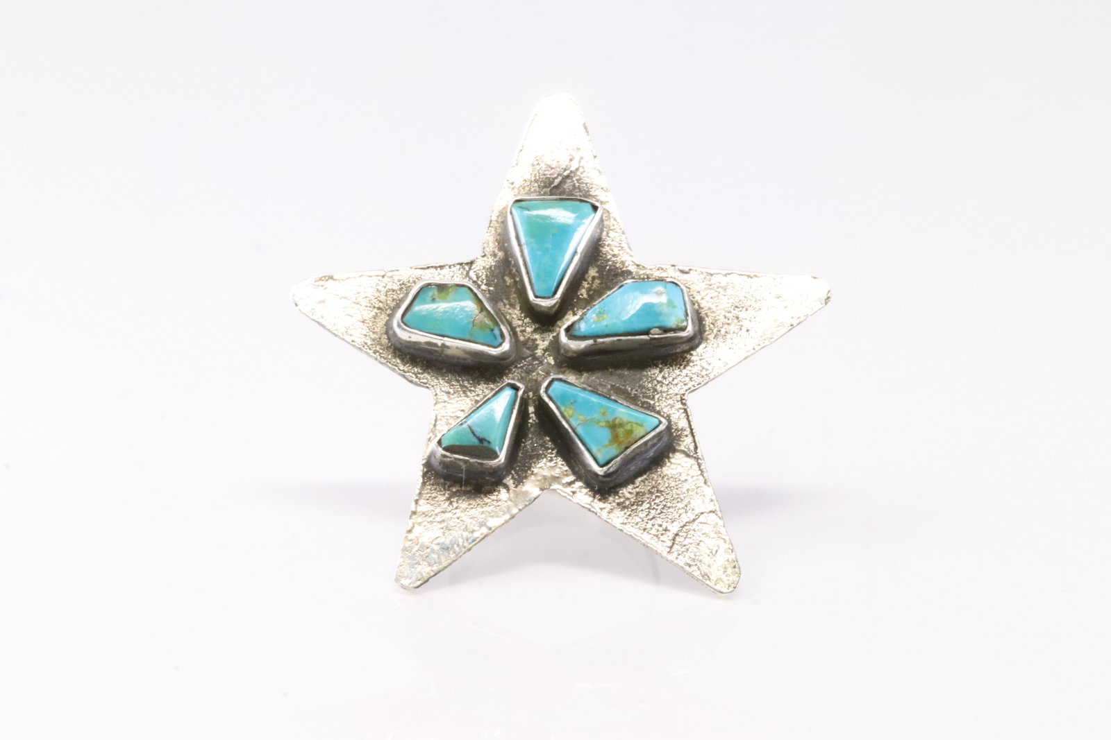 Native America Zuni Sterling Silver Kingman Turquoise Star Ring By Jude Candelaria.: This is a Native America Zuni Sterling Silver Kingman Turquoise Star Ring By Jude Candelaria. Ring size: 6.00.