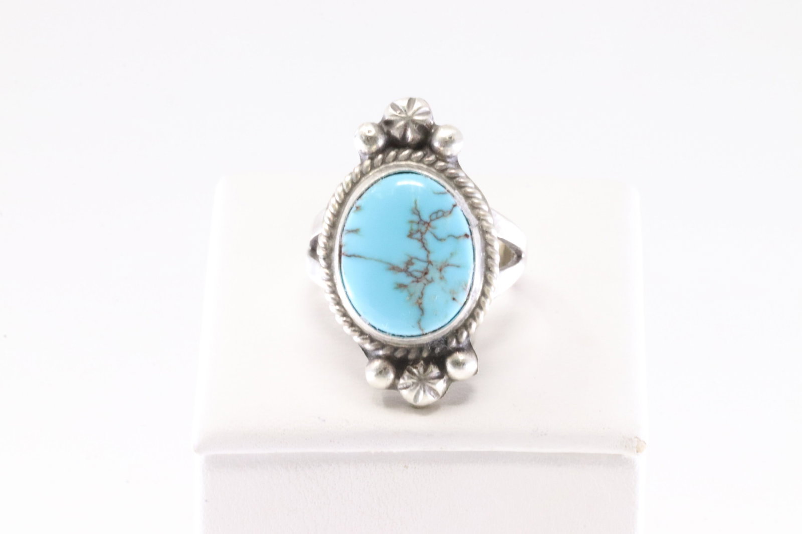 Native America Navajo Sterling Silver Kingman Turquoise Ring By R.: This is a Native America Navajo Sterling Silver Kingman Turquoise Ring By R. Ring size: 6.25.