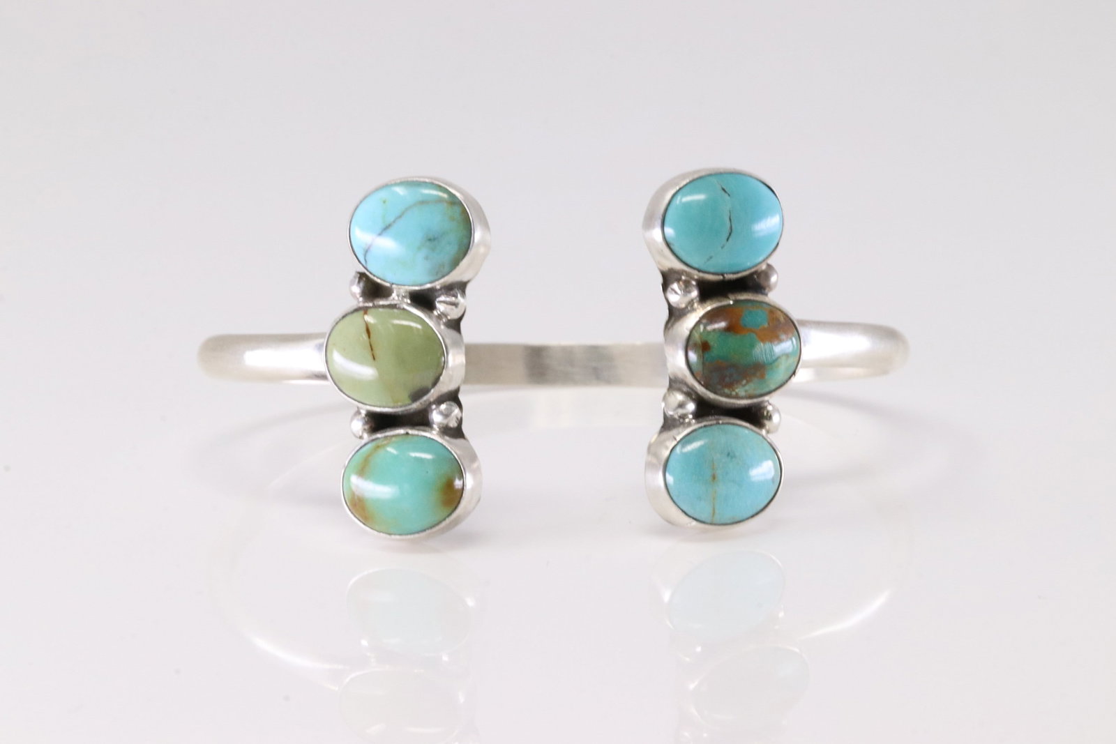 Native America Navajo Sterling Silver Turquoise Bracelet Cuff By G James.: This is a Native America Navajo Sterling Silver Turquoise Bracelet Cuff By G James. Stamp G James.