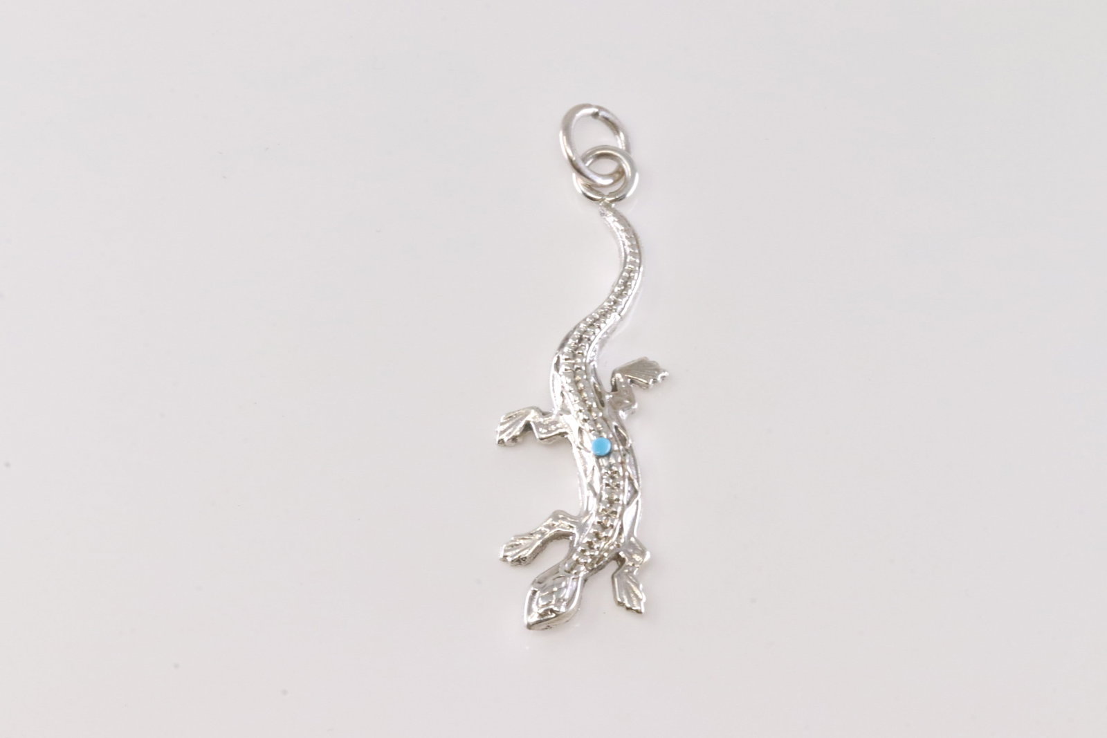 America Sterling Silver Turquoise Lizard Pendant.: This is a America Sterling Silver Turquoise Lizard Pendant.