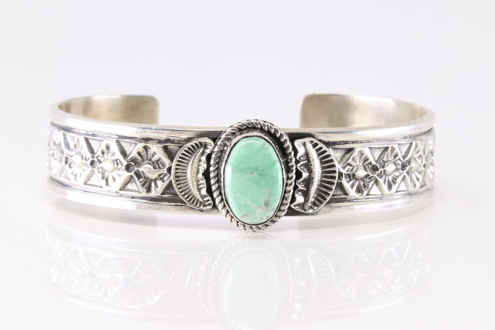 Native America Navajo Sterling Silver Turquoise Bracelet Cuff By Leonard Maloney.: This is a Native America Navajo Sterling Silver Turquoise Bracelet Cuff By Leonard Maloney.? Stamp Maloney.
