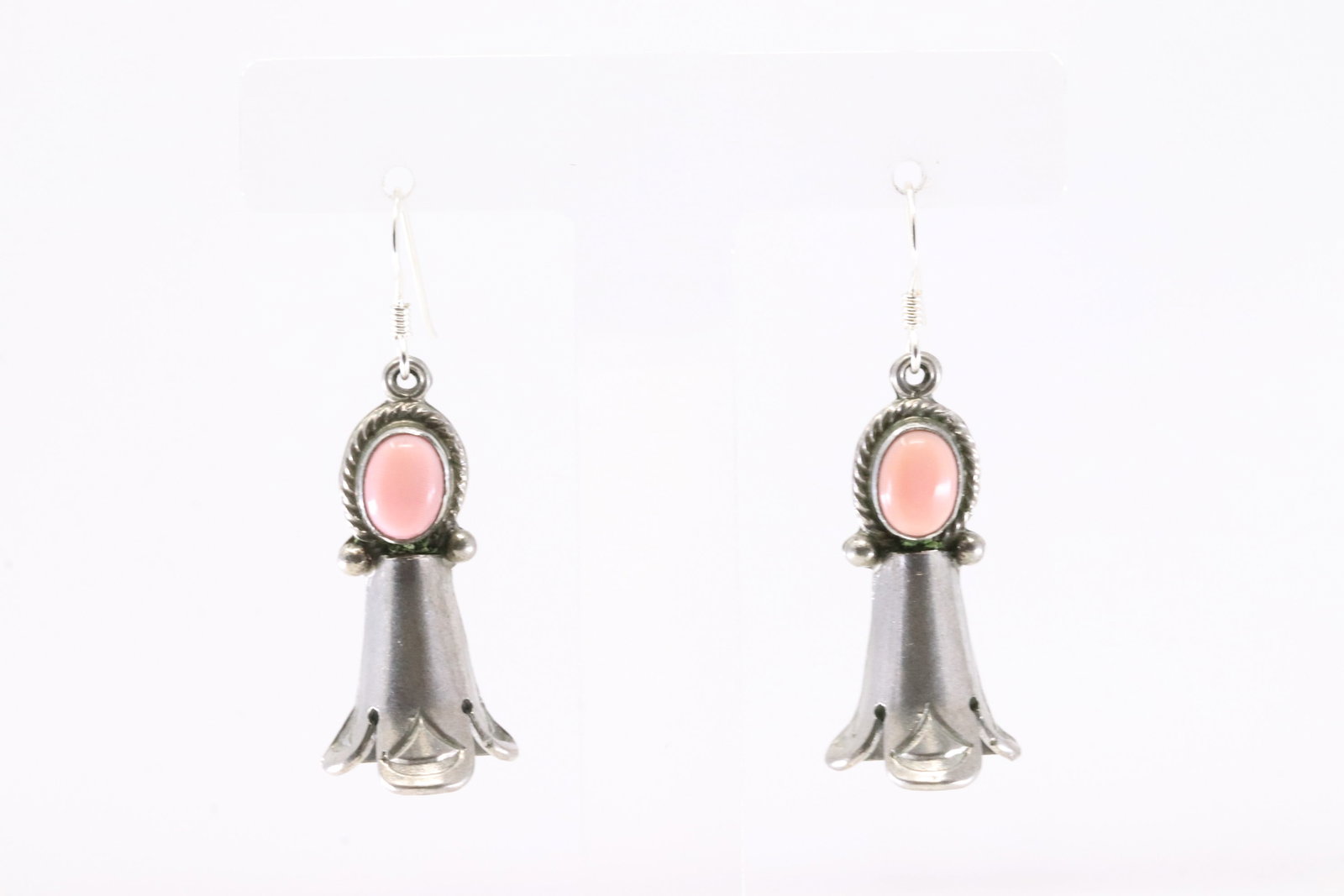 America Sterling Silver Pink Conch Blossom Dangling Earring's.: This is a America Sterling Silver Pink Conch Blossom Dangling Earring's.
