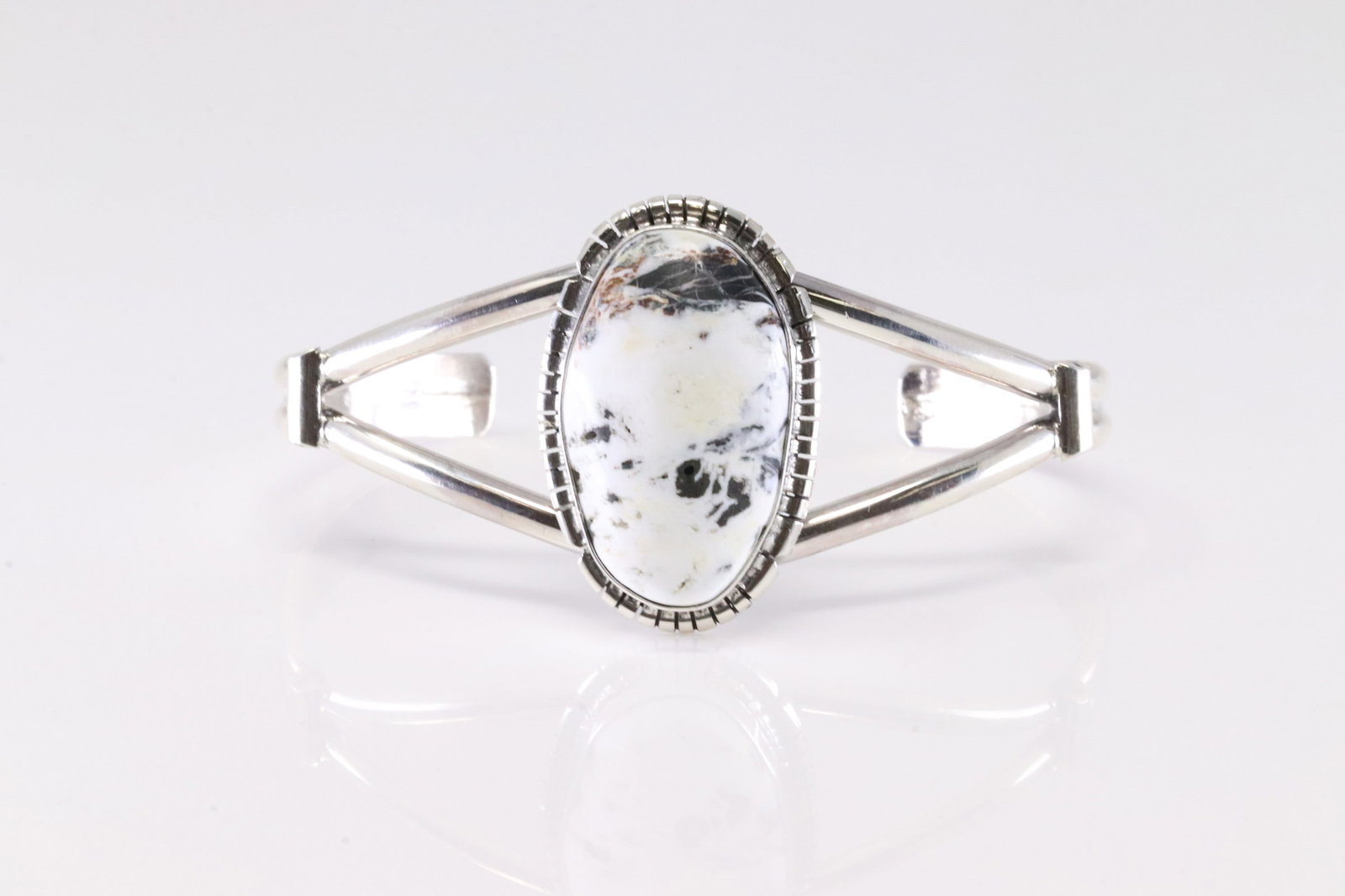 Native America Navajo Sterling Silver White Buffalo Bracelet Cuff By S.E.: This is a Native America Navajo Sterling Silver White Buffalo Bracelet Cuff By S.E.