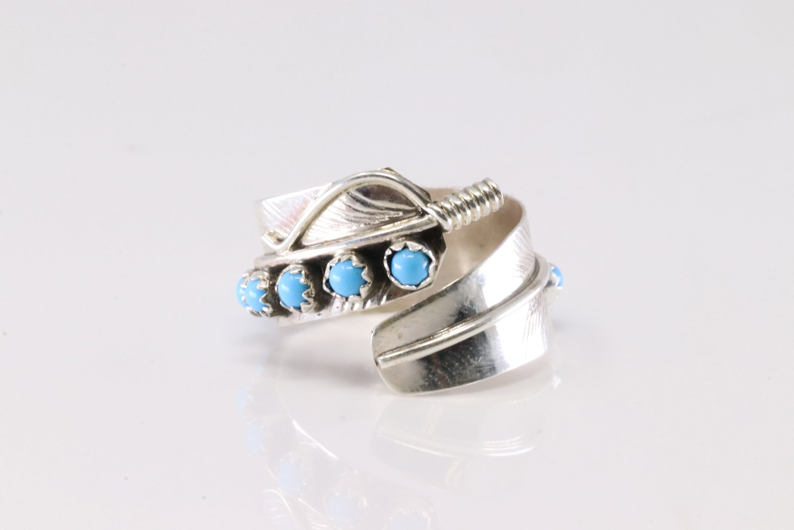 America Sterling Silver Turquoise Feather Ring.: This is a America Sterling Silver Turquoise Feather Ring. Ring Size: 9.50.