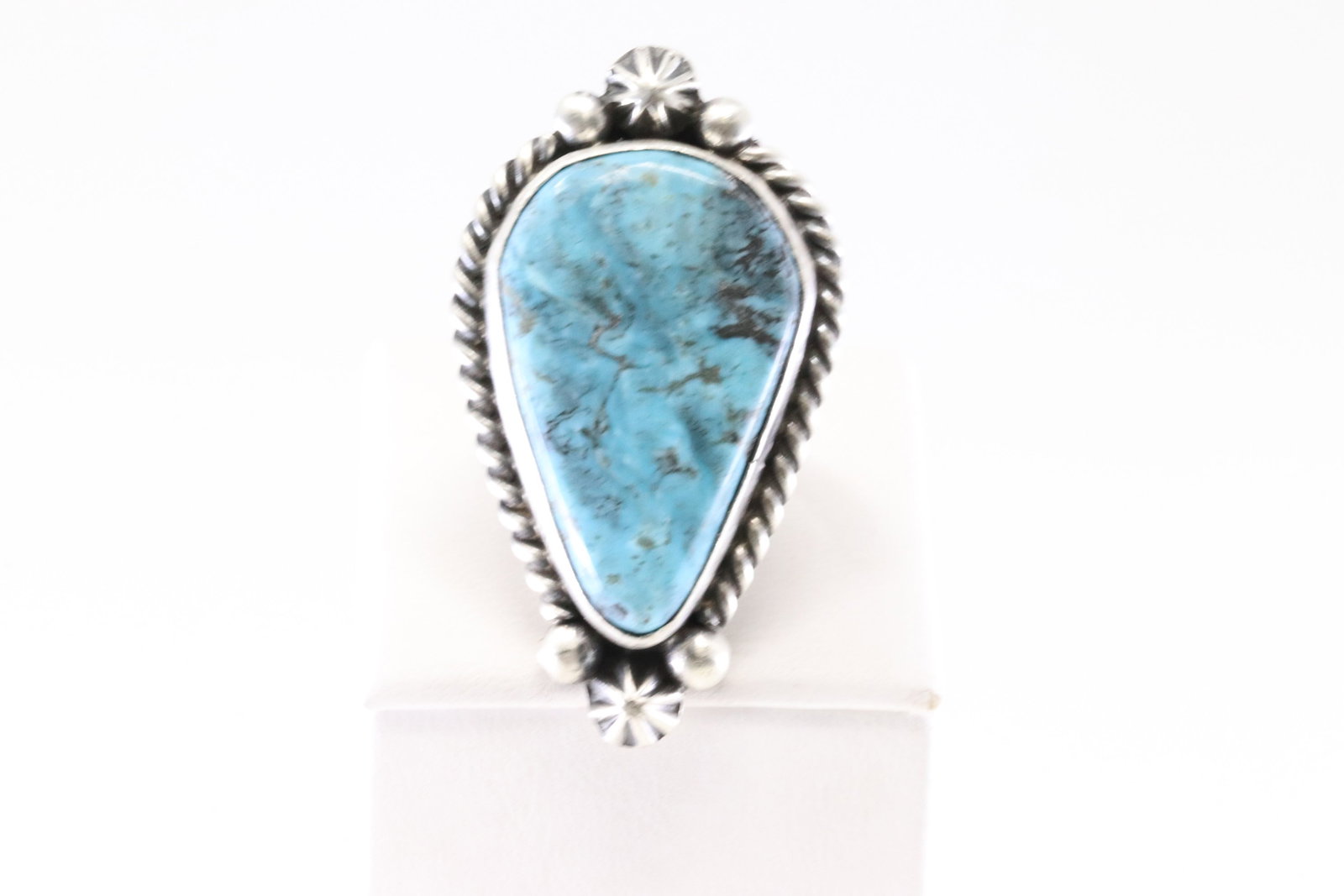 Native America Navajo Sterling Silver Turquoise Ring By Dixon.: This is a Native America Navajo Sterling Silver Turquoise Ring By Dixon. Stamp Dixon. Ring size: 8.00.