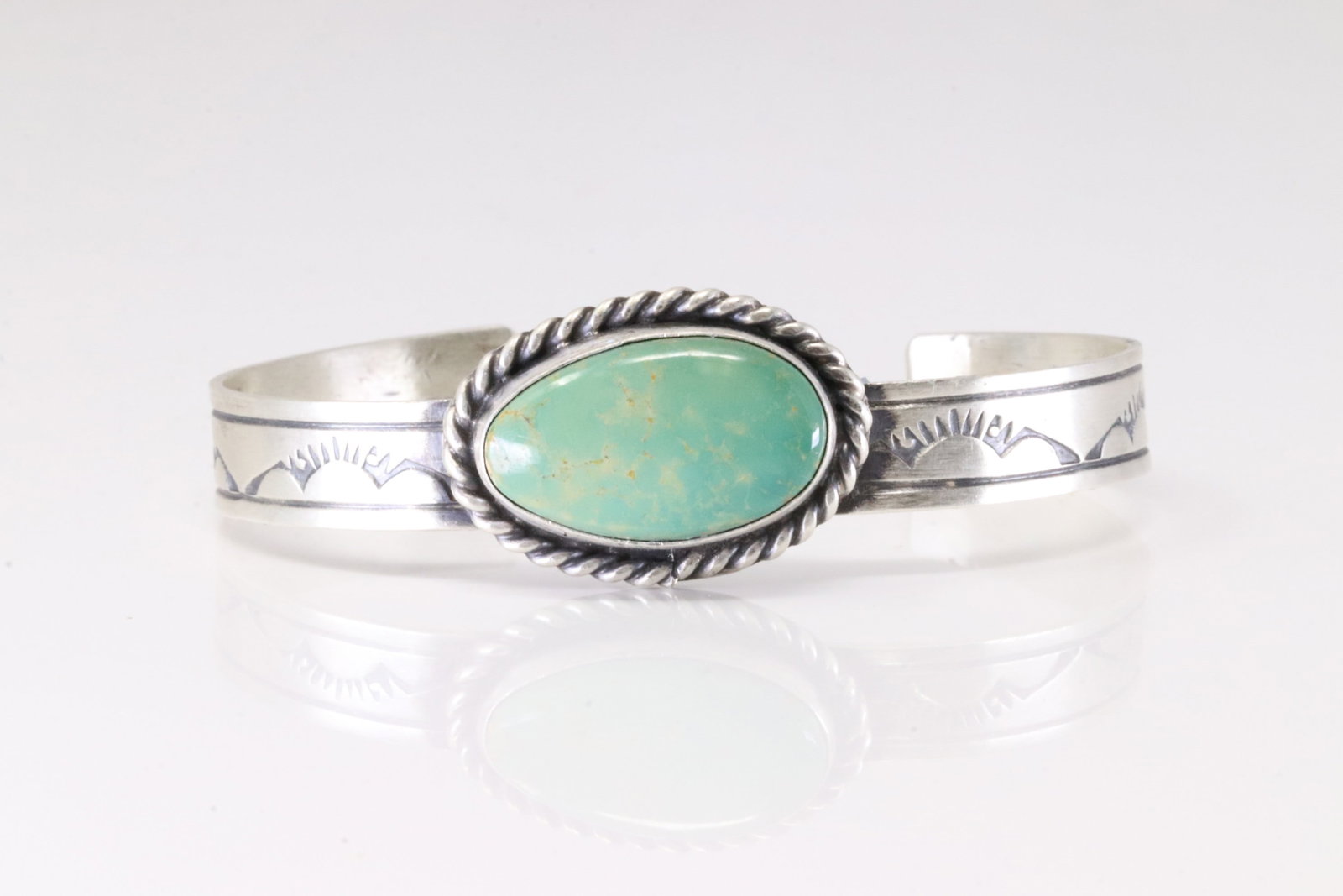 Native America Navajo Sterling Silver Kingman Turquoise Bracelet Cuff By Rick Enriquez.: This is a Native America Navajo Sterling Silver Kingman Turquoise Bracelet Cuff By Rick Enriquez. Stamp RE.