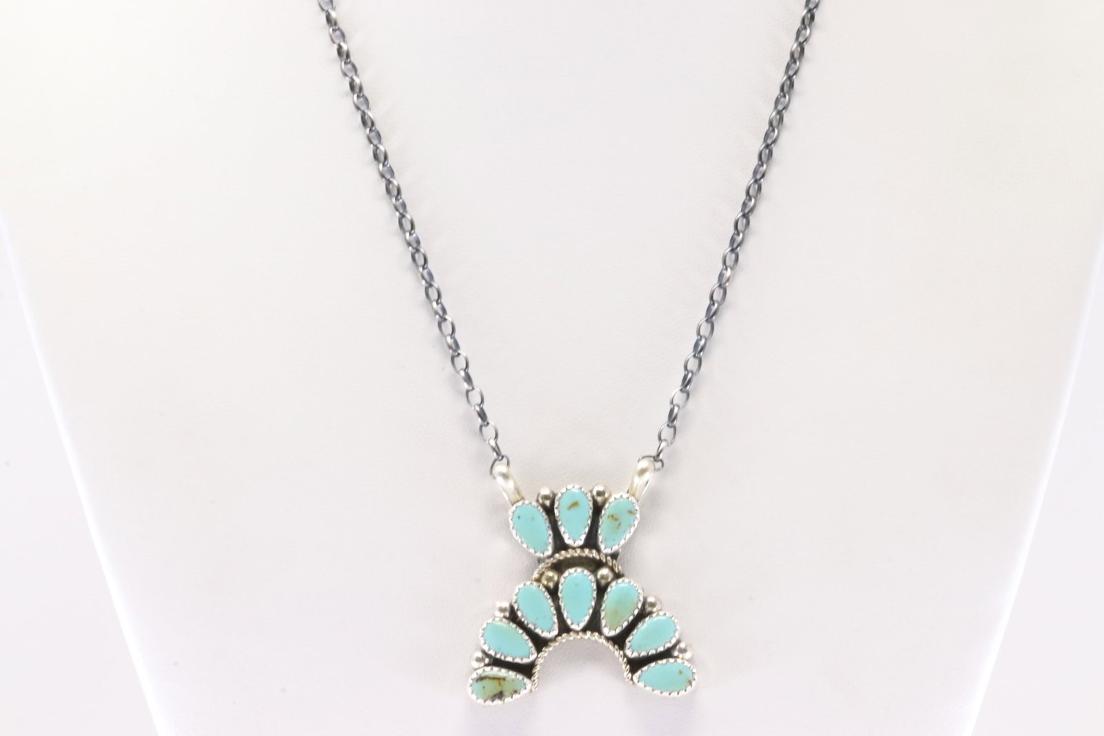 Native America Zuni Sterling Silver Kingman Turquoise Necklace By Rodney Notah.: This is a Native America Zuni Sterling Silver Kingman Turquoise Necklace By Rodney Notah. Stamp RN. Necklace Length: 16.00.