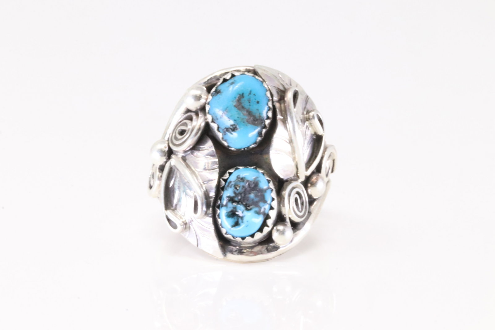 Native America Navajo Sterling Silver Turquoise Ring By B.: This is a Native America Navajo Sterling Silver Turquoise Ring By B. Stamp B. Ring Size: 11.00.