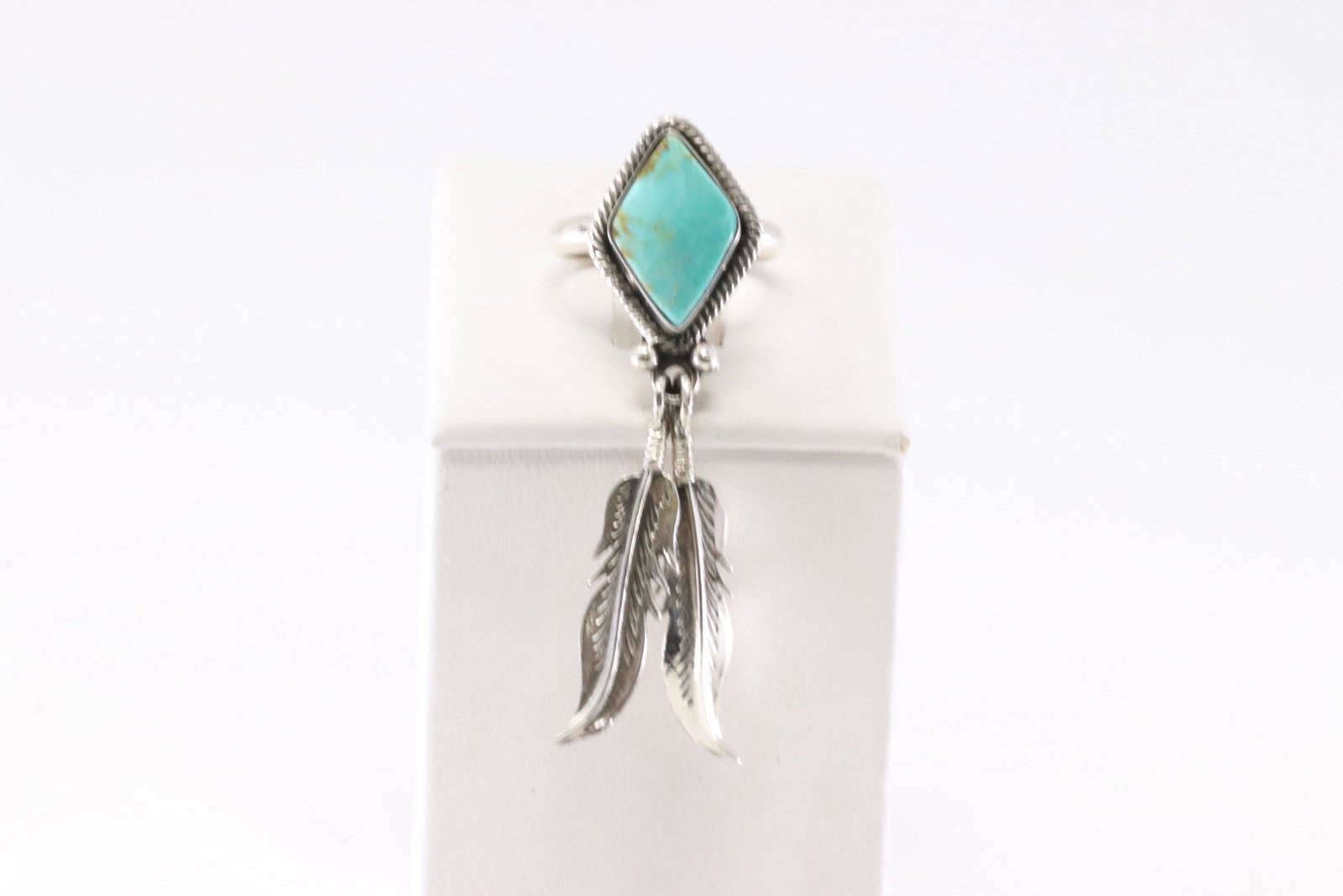 Native America Navajo Sterling Silver Turquoise Feather Ring By Jerome Lee.: This is a Native America Navajo Sterling Silver Turquoise Feather Ring By Jerome Lee. Stamp By R.B Company. Ring Size: 6.00.