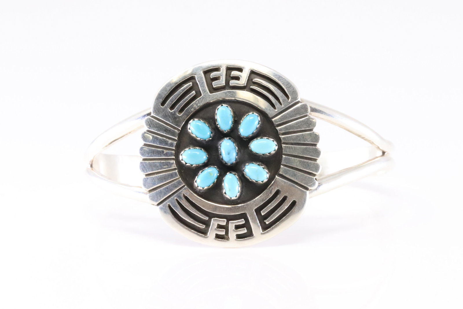 Native America Navajo Sterling Silver Turquoise Bracelet Cuff By Roscott.: This is a Native America Navajo Sterling Silver Turquoise Bracelet Cuff By Roscott.?Stamp Roscott.