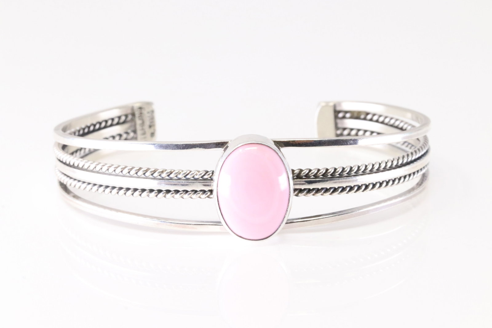 Native America Navajo Sterling Silver Pink Conch Shell Bracelet Cuff By Roy Tom.: This is a Native America Navajo Sterling Silver Pink Conch Shell Bracelet Cuff By Roy Tom. Stamp R. Tom.