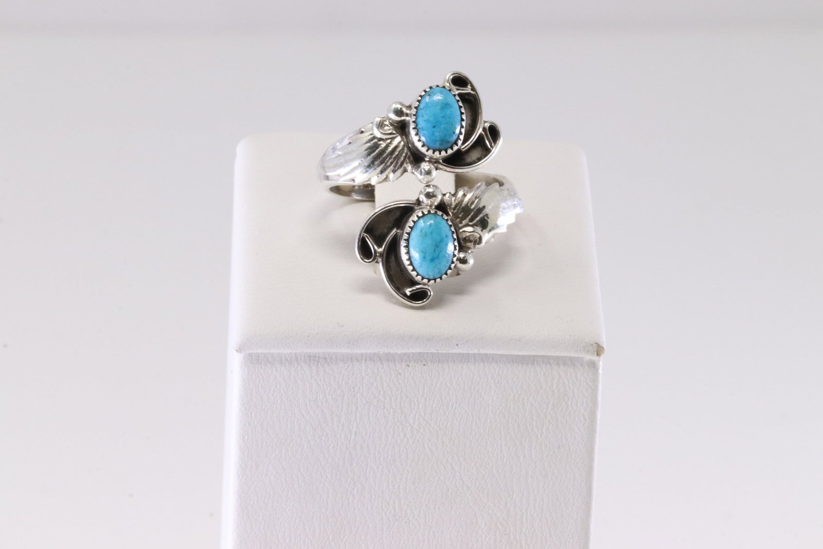 America Sterling Silver Turquoise Ring.: This is a America Sterling Silver Turquoise Ring. Ring Size: 7.00.
