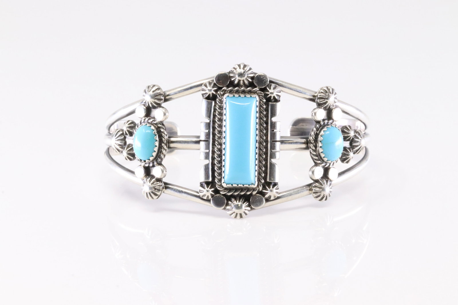 Native America Navajo Sterling Silver Kingman Turquoise Bracelet Cuff By Lorrine Yellowhair.: This is a Native America Navajo Sterling Silver Kingman Turquoise Bracelet Cuff By Lorrine Yellowhair. Stamp SY.
