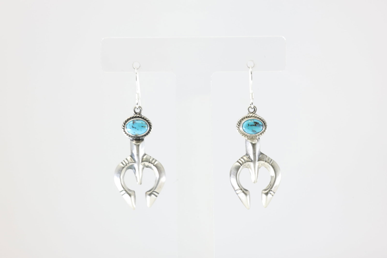 Native America Navajo Sterling Silver Turquoise Naaja Dangling Earring's By Gary Shorty.: This is a Native America Navajo Sterling Silver Turquoise Naaja Dangling Earring's By Gary Shorty. Stamp By R.B Company.