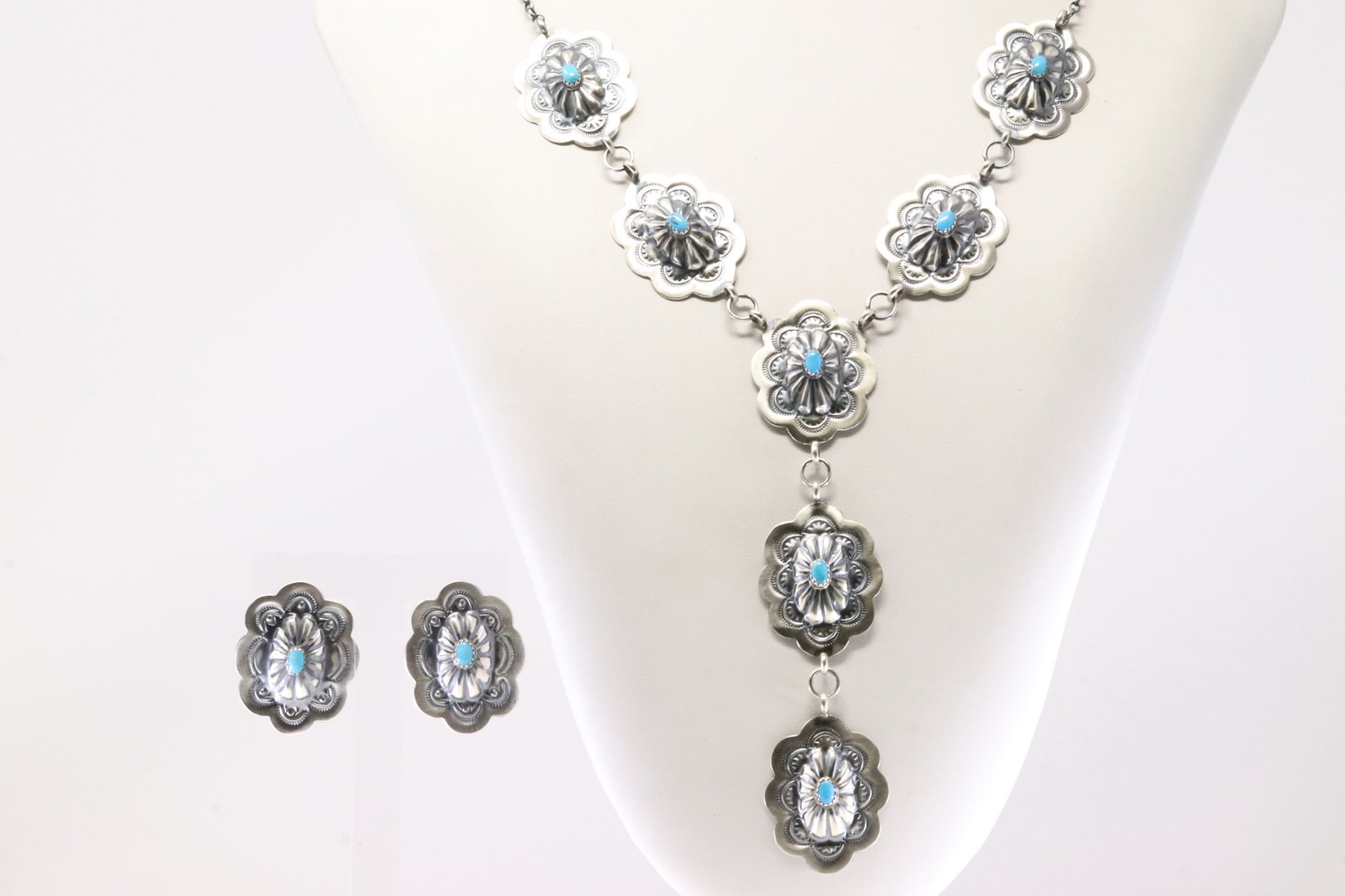 Native America Navajo Sterling Silver Kingman Turquoise Conch Necklace & Earring's Set By Ray: This is a Native America Navajo Sterling Silver Kingman Turquoise Conch Necklace & Earring's Set By Ray Begay. Necklace length: 24.00"