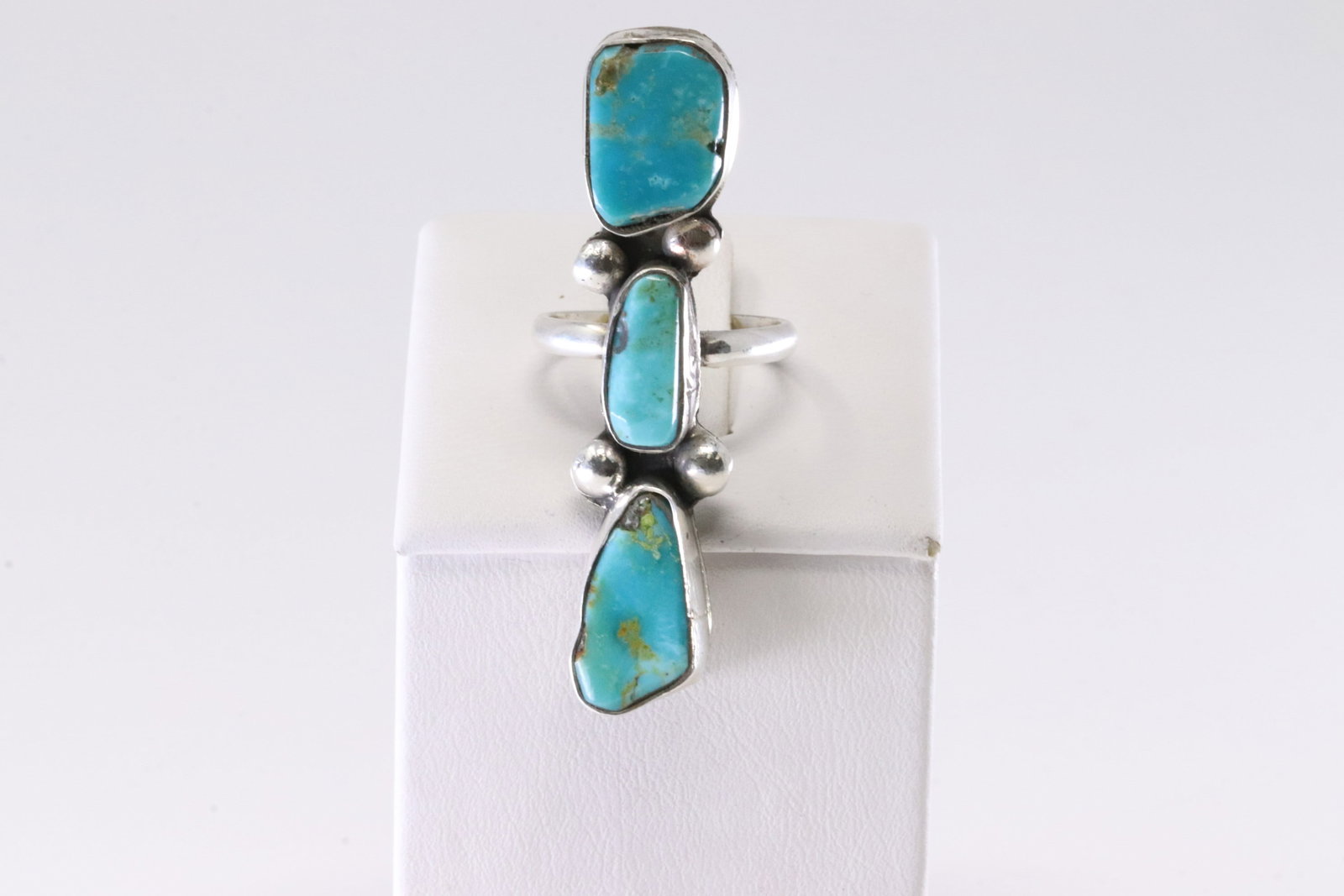 Native America Zuni Sterling Silver Turquoise Ring By Jude Candelaria.: This is a Native America Zuni Sterling Silver Turquoise Ring By Jude Candelaria. Stamp Jude Candelaria. Ring Size: 5.00.