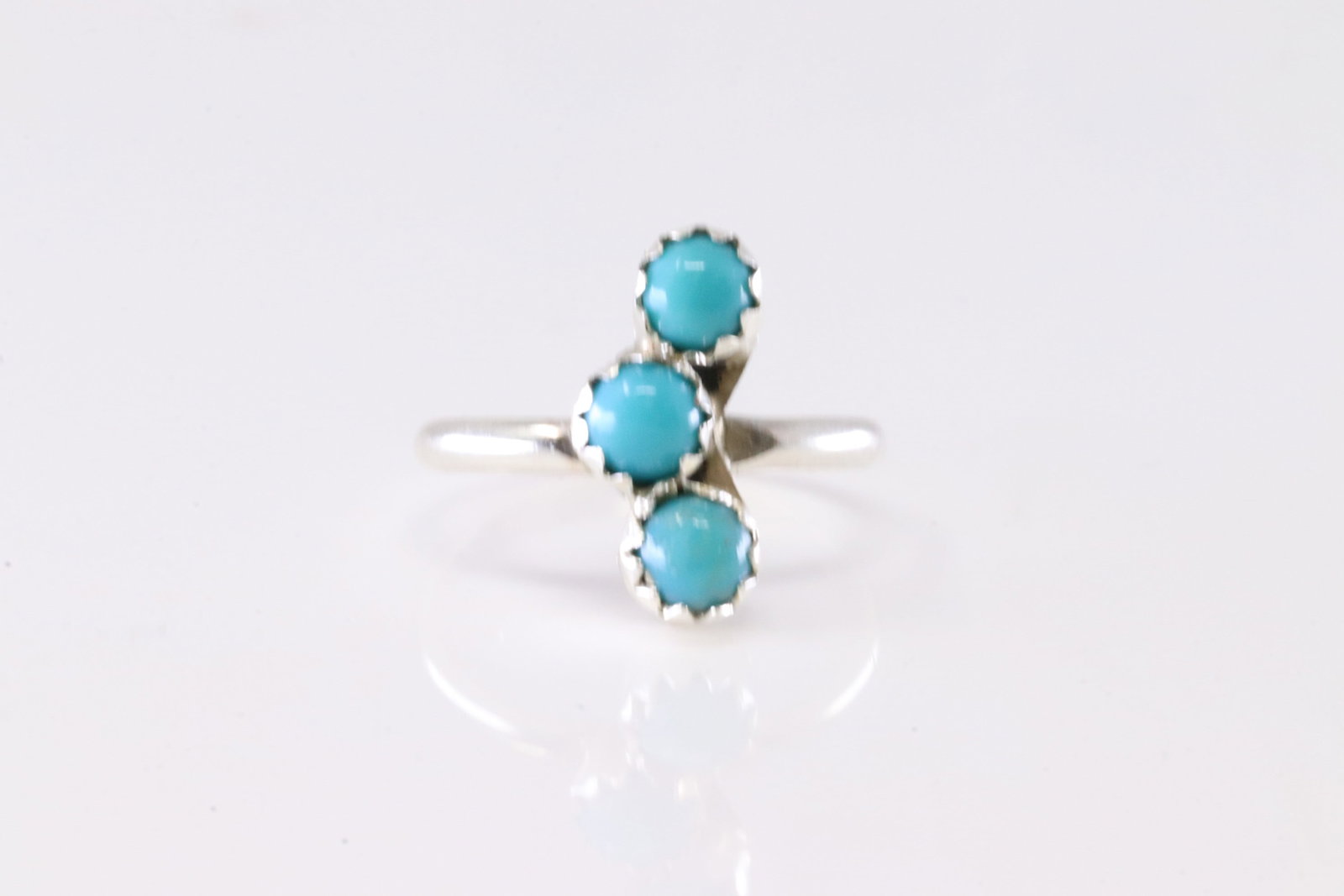 America Sterling Silver Turquoise Ring.: This is a America Sterling Silver Turquoise Ring. Ring Size: 3.50.