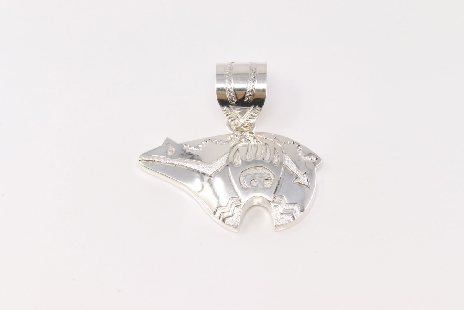 Native America Navajo Sterling Silver Bear Pendant By Alonzo Mariano.: This is a Native America Navajo Sterling Silver Bear Pendant By Alonzo Mariano. Stamp AL.