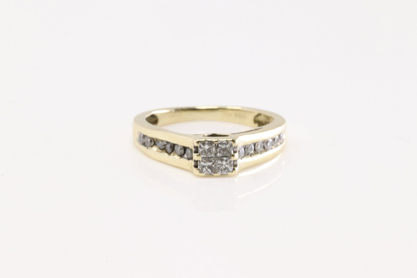 Diamond Ring 10Kt.: Ladies 10Kt Yellow Gold Diamond Ring. This Elegant Ring has 16 Round Sparkling Diamonds. Diamond Approx Weight: 0.40CTW. Ring Size: 4.00.