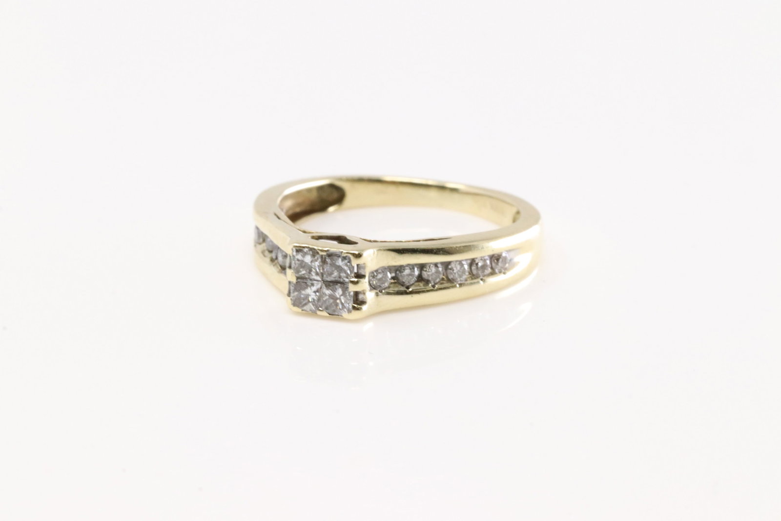 Diamond Ring 10Kt. - 2