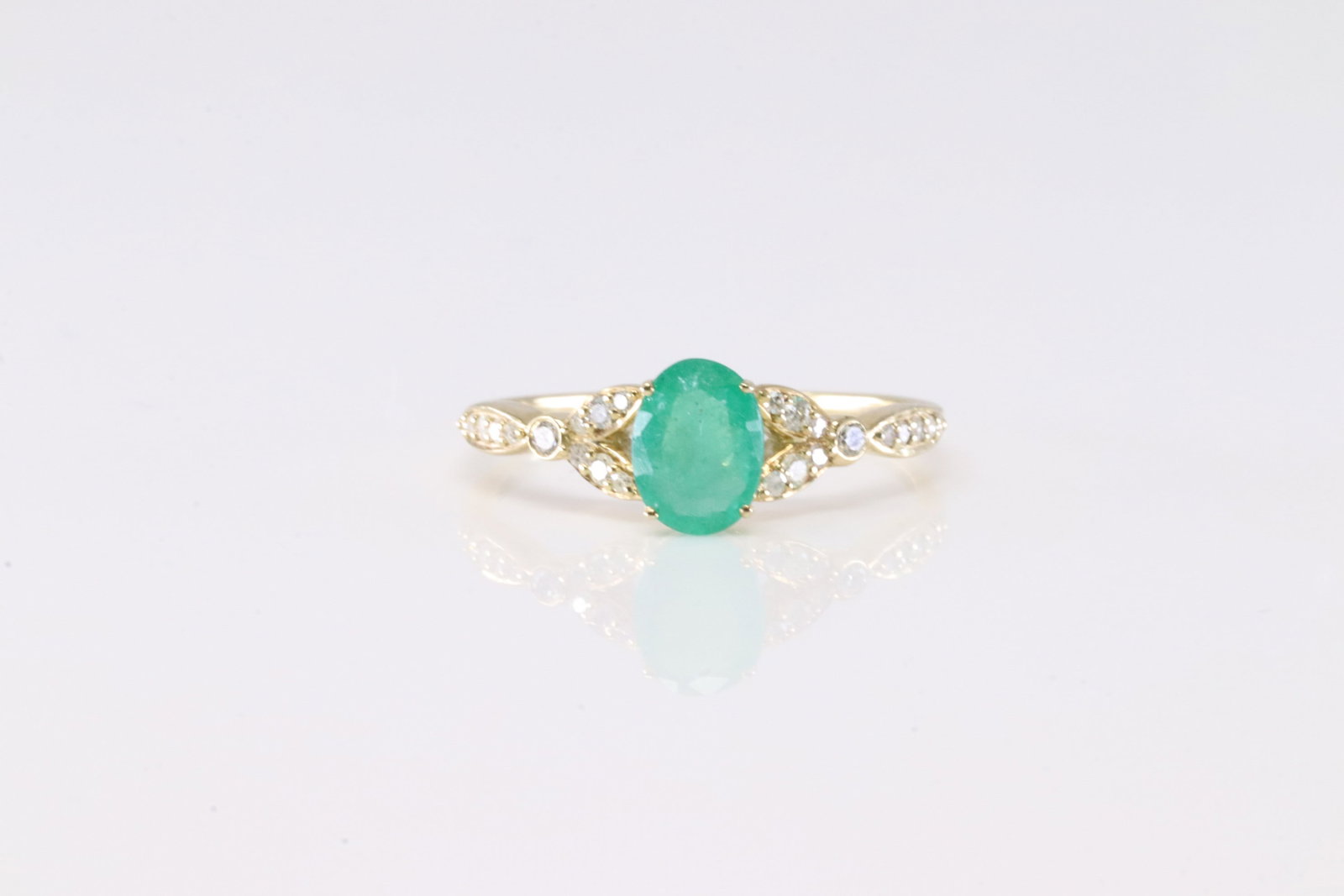 Diamond Ring 14Kt.: Ladies 14Kt Yellow Gold Diamond Ring. This Ring has Gorgeous Design With 3 Round Sparkling Diamonds. Diamond Approx Weight: 0.20CTW. Ring Size: 7.00.
