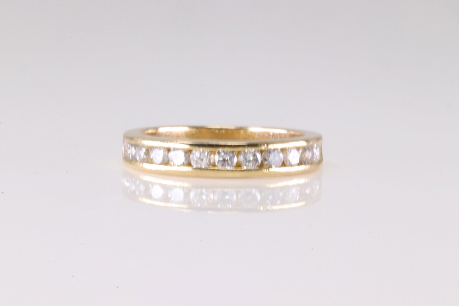 Diamond Ring 14Kt: Ladies 14Kt Yellow Gold Diamond Ring. This Elegant Ring has 12 Round Sparkling Diamonds. Diamond Approx Weight: 0.25 ctw Ring Size: 4.00. Total Weight: 2.31 Grams.