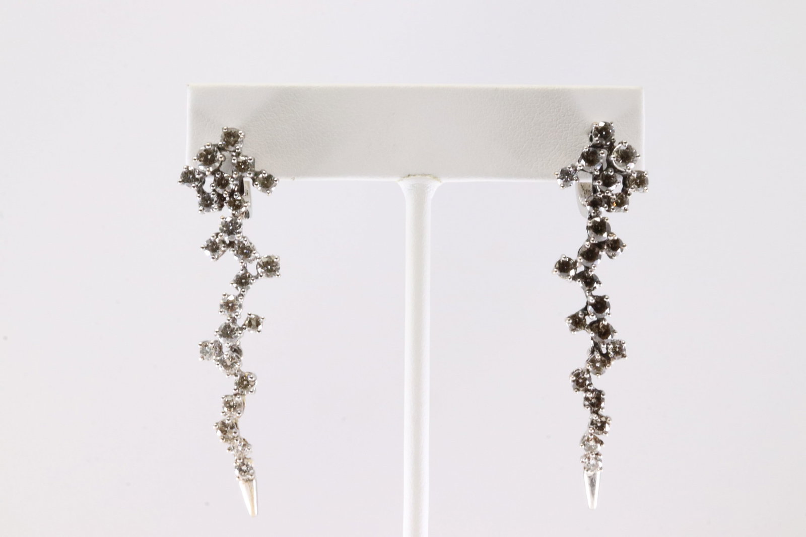 14kt Diamond Earring's: This a 14kt Diamond Earring's. This earring's has 44 round diamonds total diamond weight approx 4.00 ct. total earrings weight is 11.60g