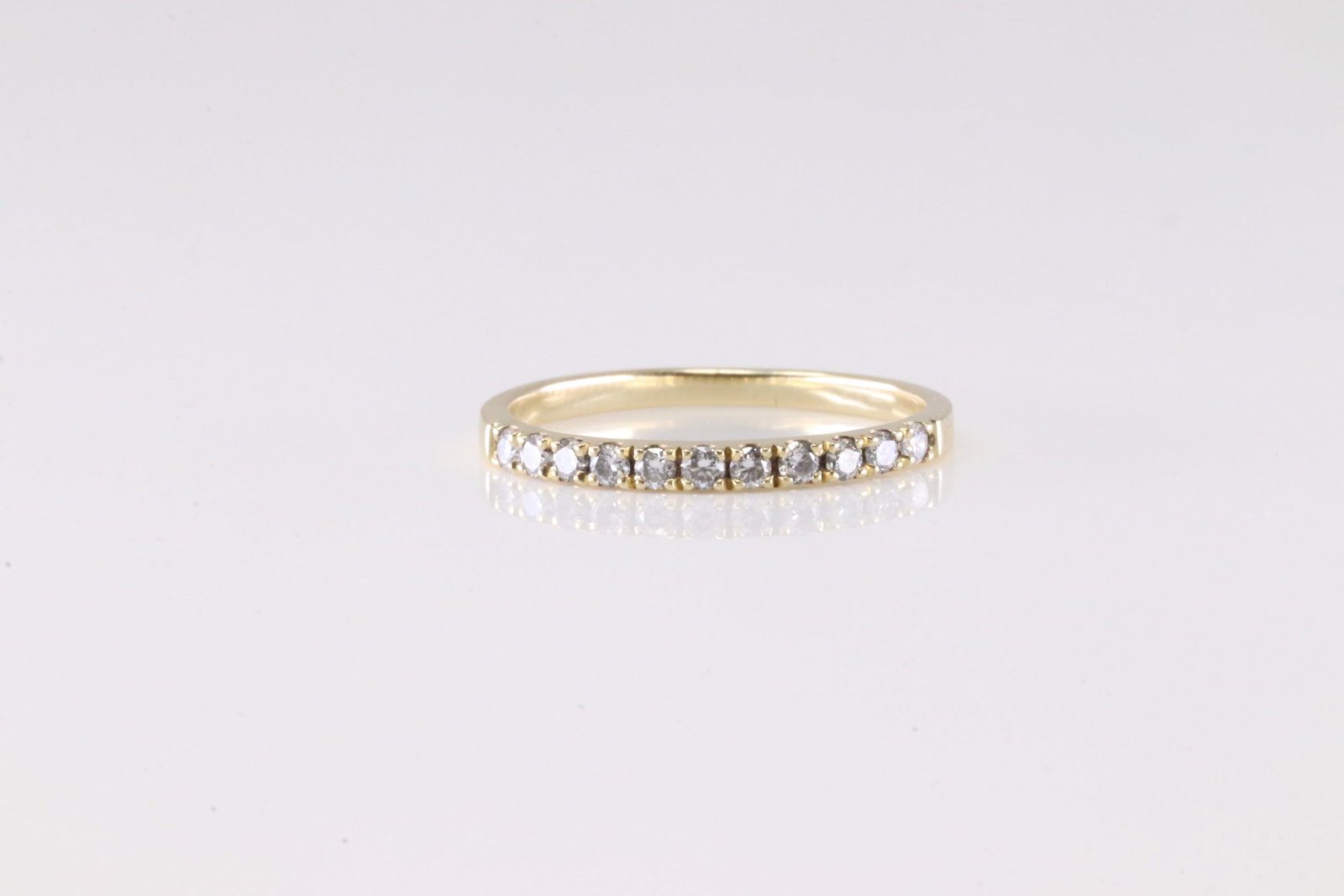 Diamond Ring 14Kt.: Ladies 14Kt Yellow Gold Diamond Ring. This Charming Ring has Sparkling Diamonds. Ring size: 6.50.