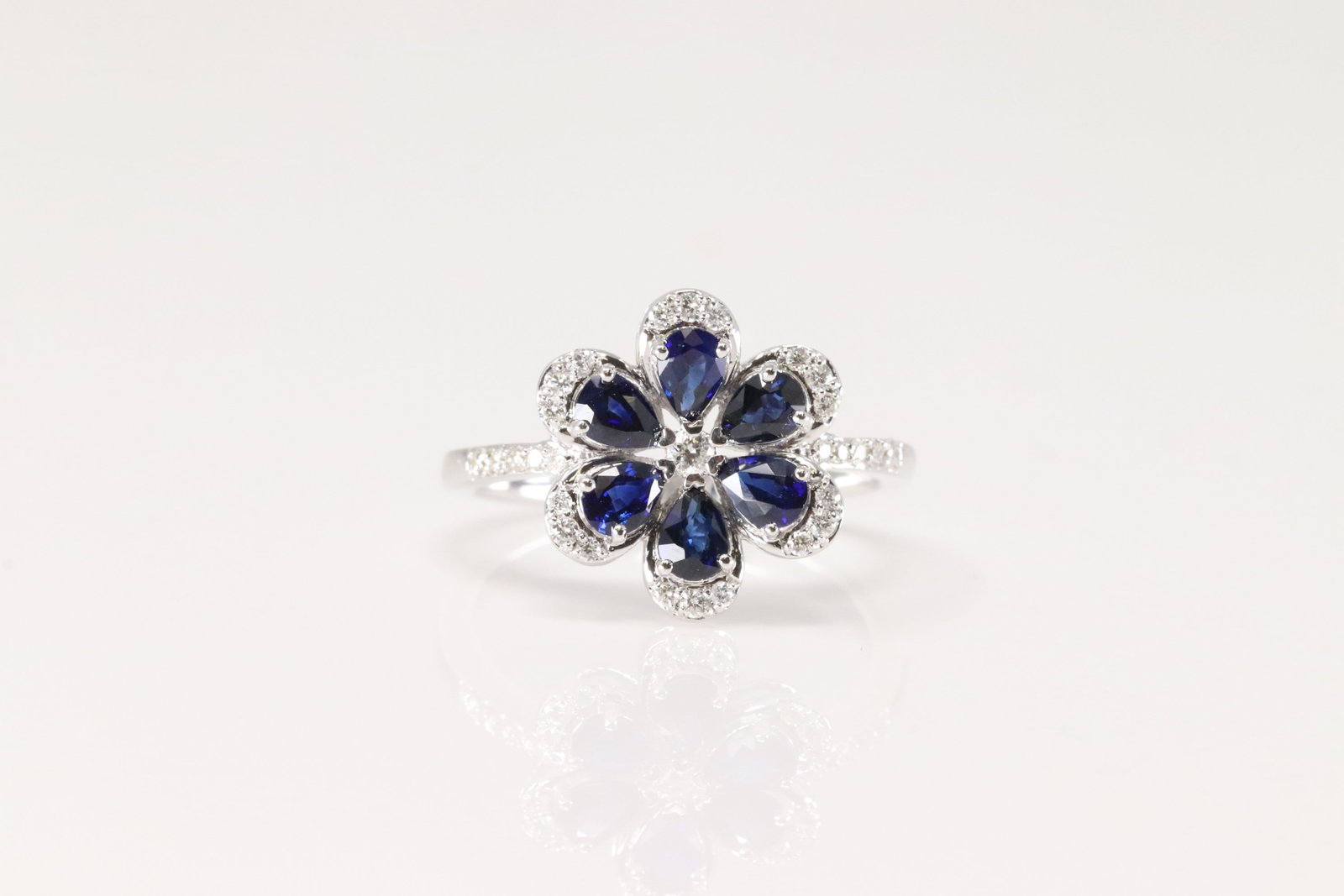 Sapphire & Diamond Ring 14kt.: Ladies 14kt White Gold Sapphire & Diamond Ring. Gorgeuos Flower Ring has 6 Blue Sapphire Gems & Sparkling Diamonds Around. Sapphire Weight: 0.37ct. Diamond Weight: 0.19ct. Ring Size: 6.50.