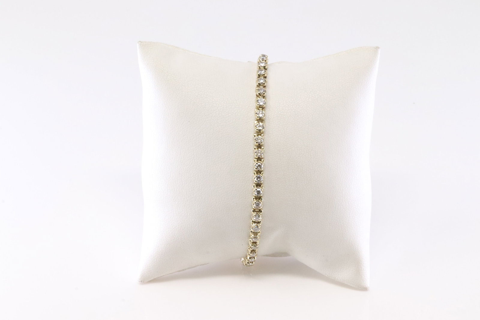 Diamond Bracelet 14Kt.: Ladies 14Kt Yellow Gold Diamond Bracelet. This Elegant Bracelet has 45 Round Sparkling Diamonds. Diamond Approx Weight:1.00 ctw Bracelet Length: 7.50. Total Weight: 9.38 Grams.