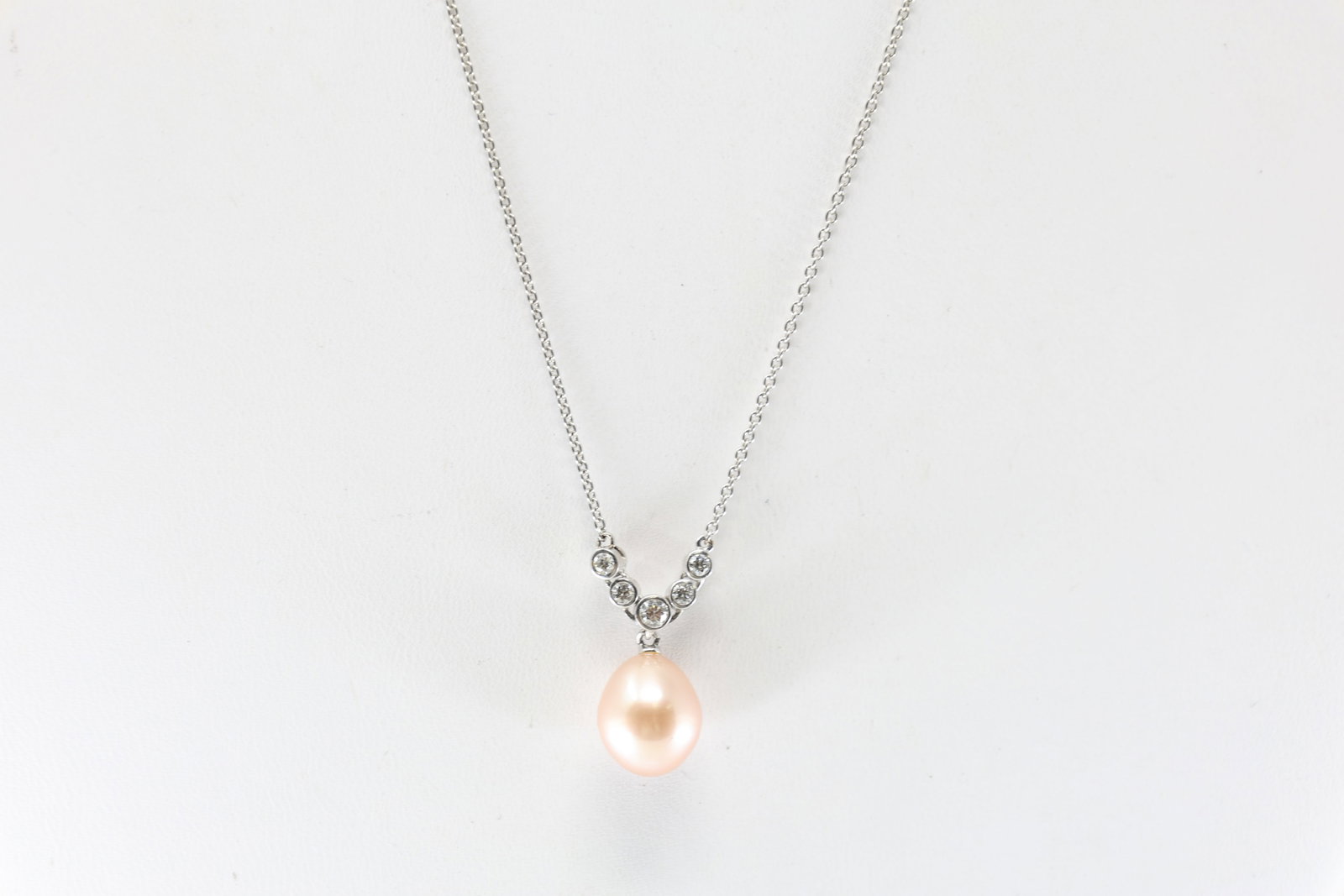Pearl & Diamond Necklace 14Kt.: Ladies 14Kt White Gold Pearl & Diamond Necklace. This white Necklace has a pendant with one dangling pink pearl & 5 round diamonds. Diamonds weight approx: 0.20ctw. Pearl Measure: 8mm approx.