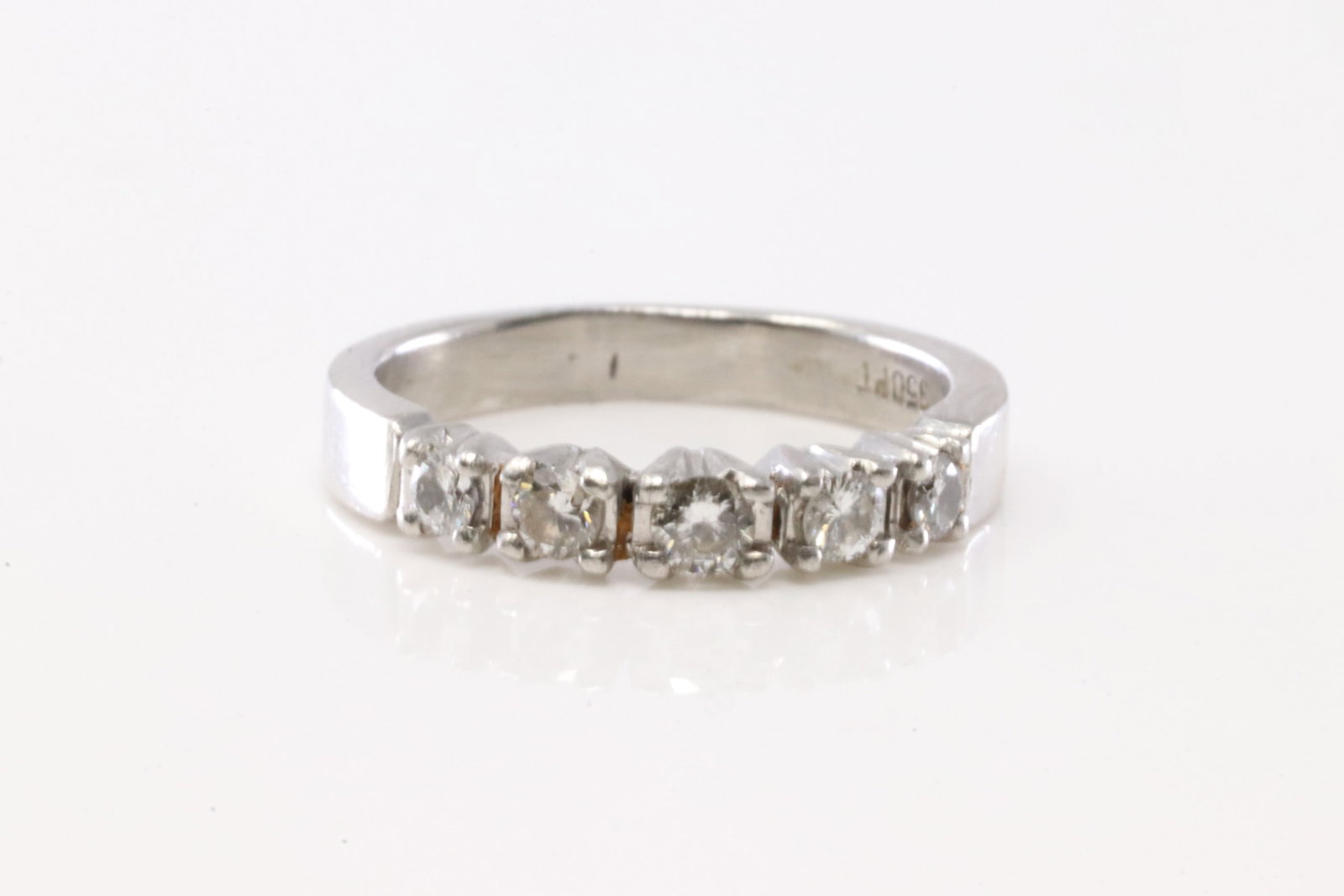 Elegant Platinum Diamond Ring. (1 of 4)