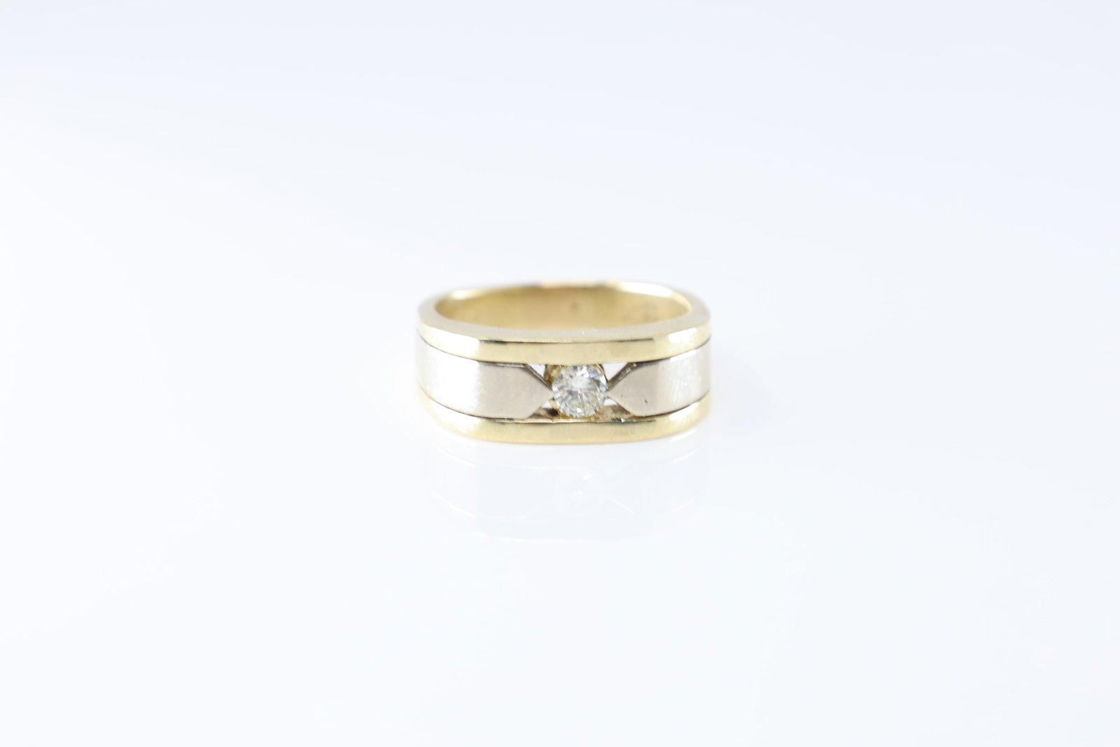 Diamond Ring 14Kt.: Men 14Kt Yellow Gold Diamond Ring. Ring has two tone white and yellow gold with one round brilliant diamond center. Diamond weight approx; 0.40-0.50ct. Ring size: 11.00. Total weight: 11.80 Grams.