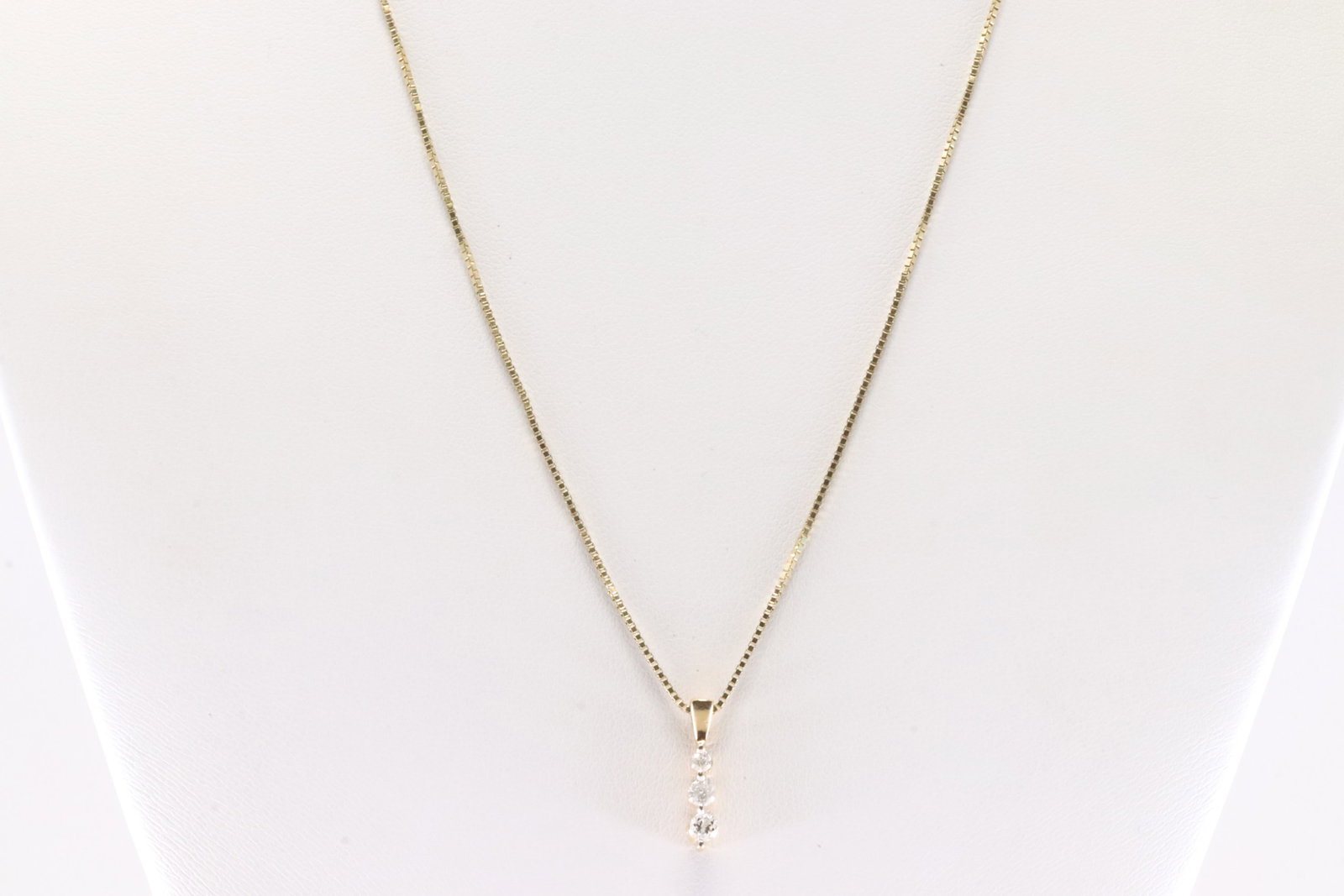 Diamond Pendant & Necklace. (1 of 3)