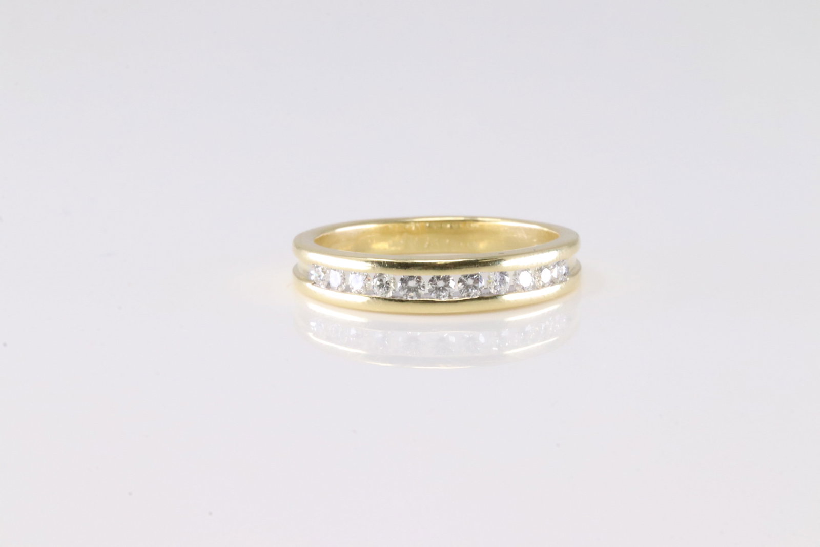 Diamond Ring 18Kt.: Ladies 18Kt Yellow Gold Diamond Ring. This Elegant Ring has 11 Round Sparkling Diamonds. Diamond Approx Weight: 0.25 ctwRing Size: 6.75. Total Weight: 4.00 Grams.