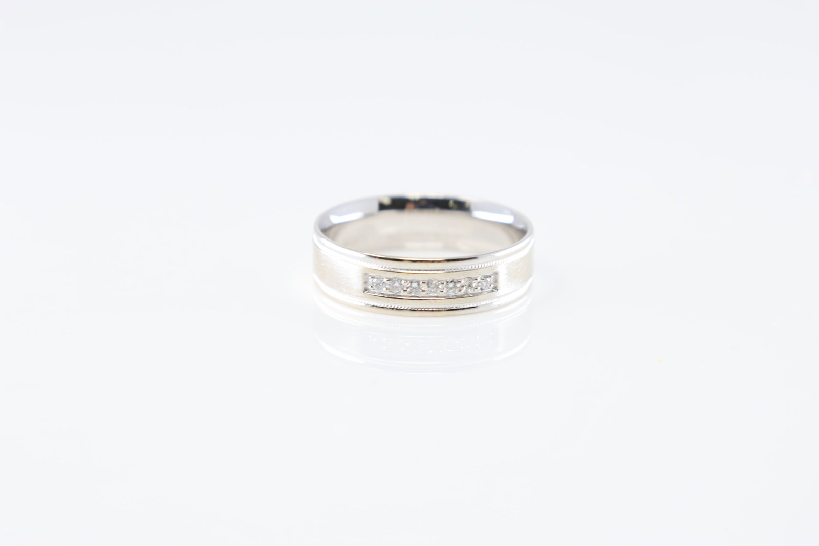 Diamond Ring 10Kt.: 10Kt White Gold Wedding Diamond band. This wedding band ring has a set of 7 sparkling round diamonds. Diamonds weight approx: 0.25ctw. Ring size: 9.50. total weight: 4.60 Grams.
