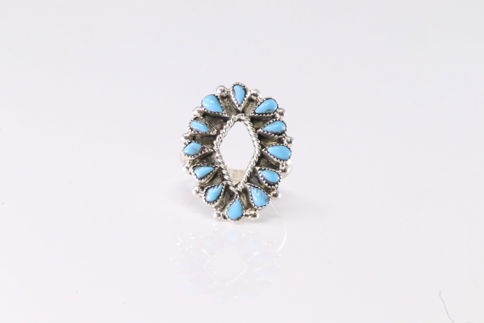 America Sterling Silver Turquoise Ring.: This is a America Sterling Silver Turquoise Ring. Ring Size: 5.50.