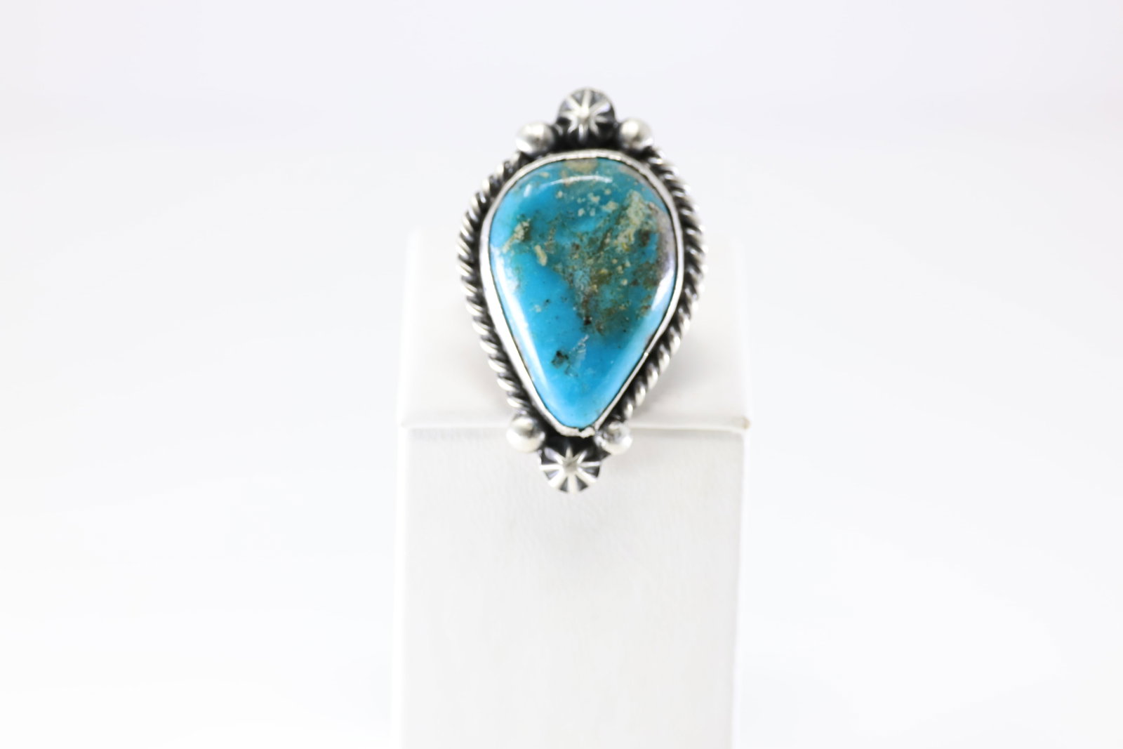 Native America Navajo Sterling Silver Turquoise Ring By Dixon.: This is a Native America Navajo Sterling Silver Turquoise Ring By Dixon. Stamp Dixon. Ring Size: 9.00.