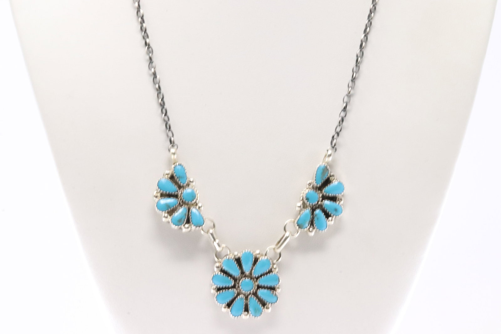 Native America Navajo Sterling Silver Kingman Turquoise Necklace By Alicia Wilson.: This is a Native America Navajo Sterling Silver Kingman Turquoise Necklace By Alicia Wilson. Stamp AJW. Necklace Length: 16.00.