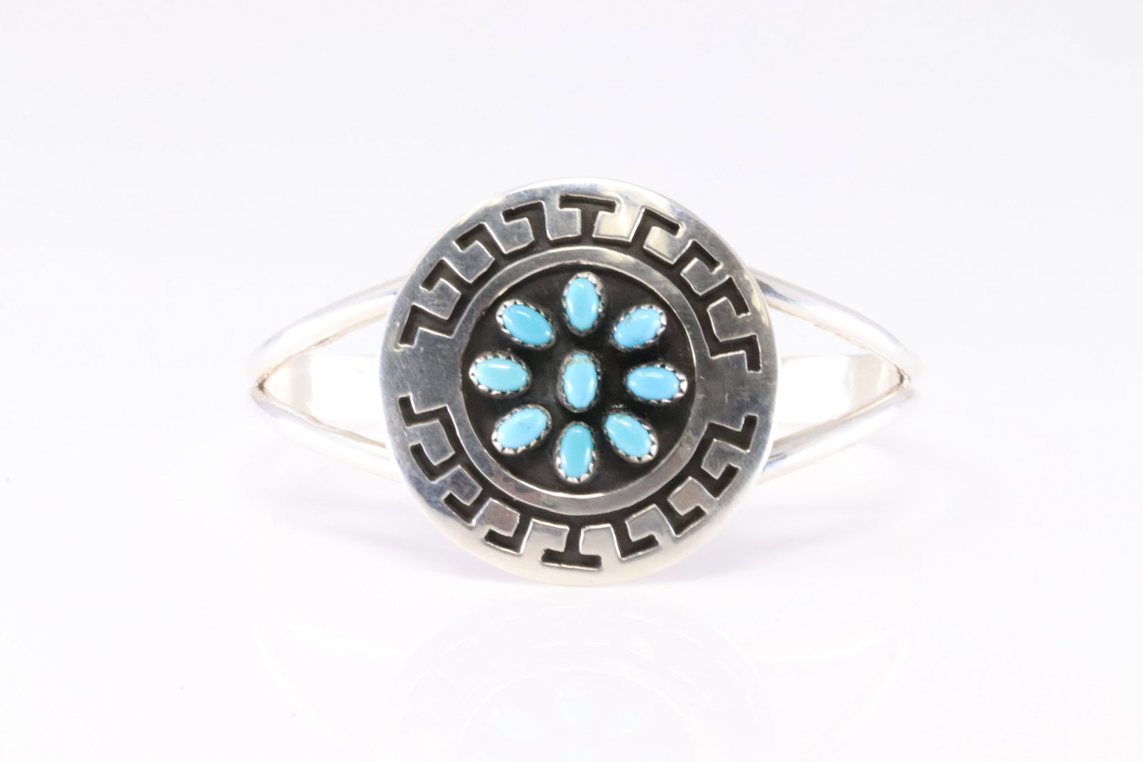 Native America Navajo Sterling Silver Turquoise Bracelet Cuff By Roscott.: This is a Native America Navajo Sterling Silver Turquoise Bracelet Cuff By Roscott.