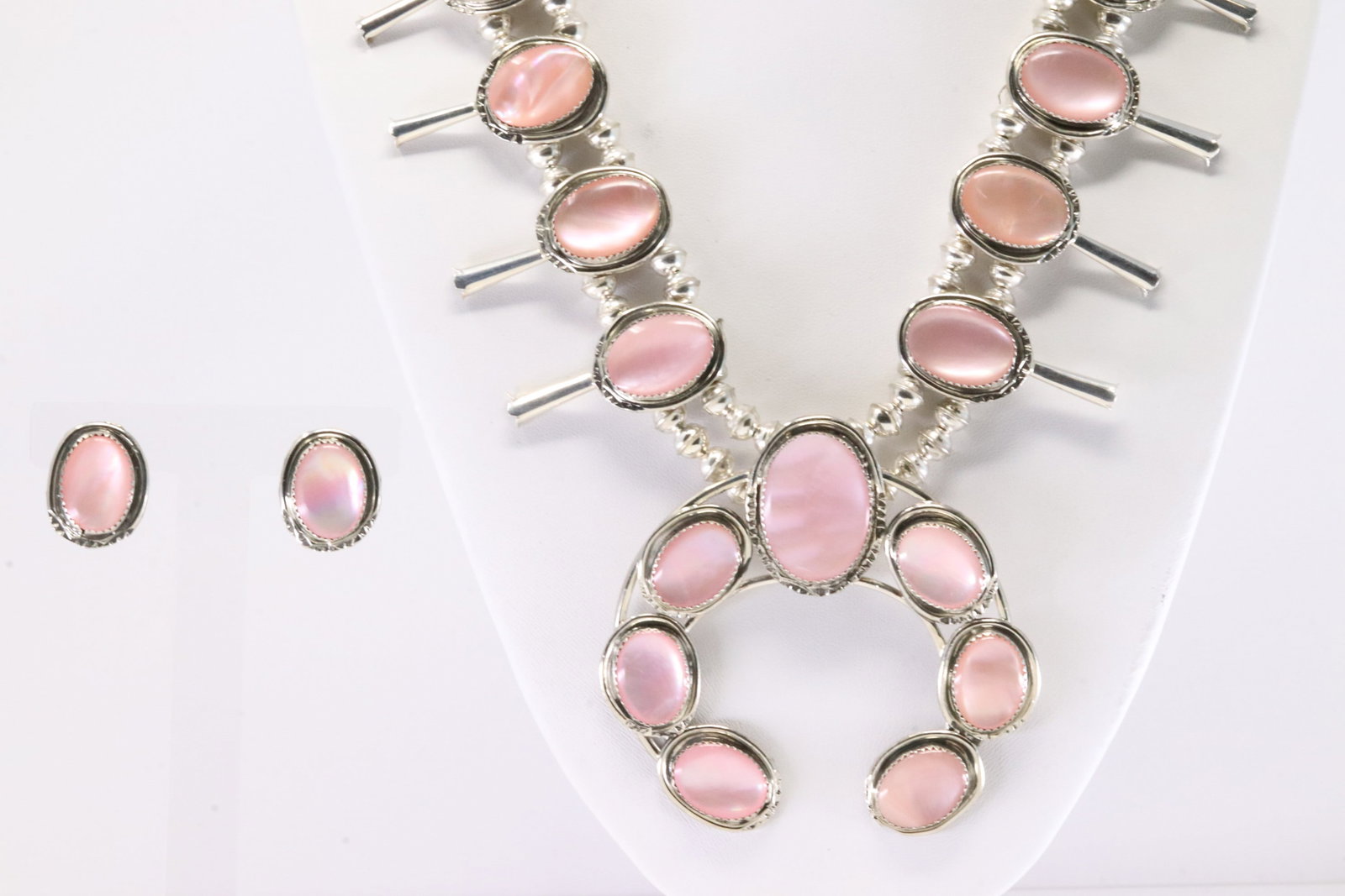 Native America Navajo Sterling Silver Pink Conch Shell Sqaush Necklace & Earring's By P.: This is a Native America Navajo Sterling Silver Pink Conch Shell Sqaush Necklace & Earring's By P. Stamp P. Necklace Length: 22.00.