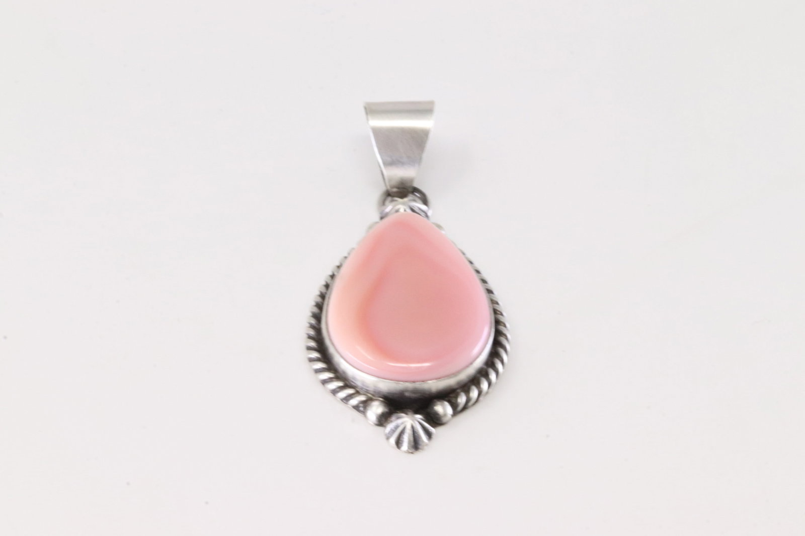 Native American Navajo Sterling Silver Pink Conch Pendant By Johnny Dixon. (1 of 3)